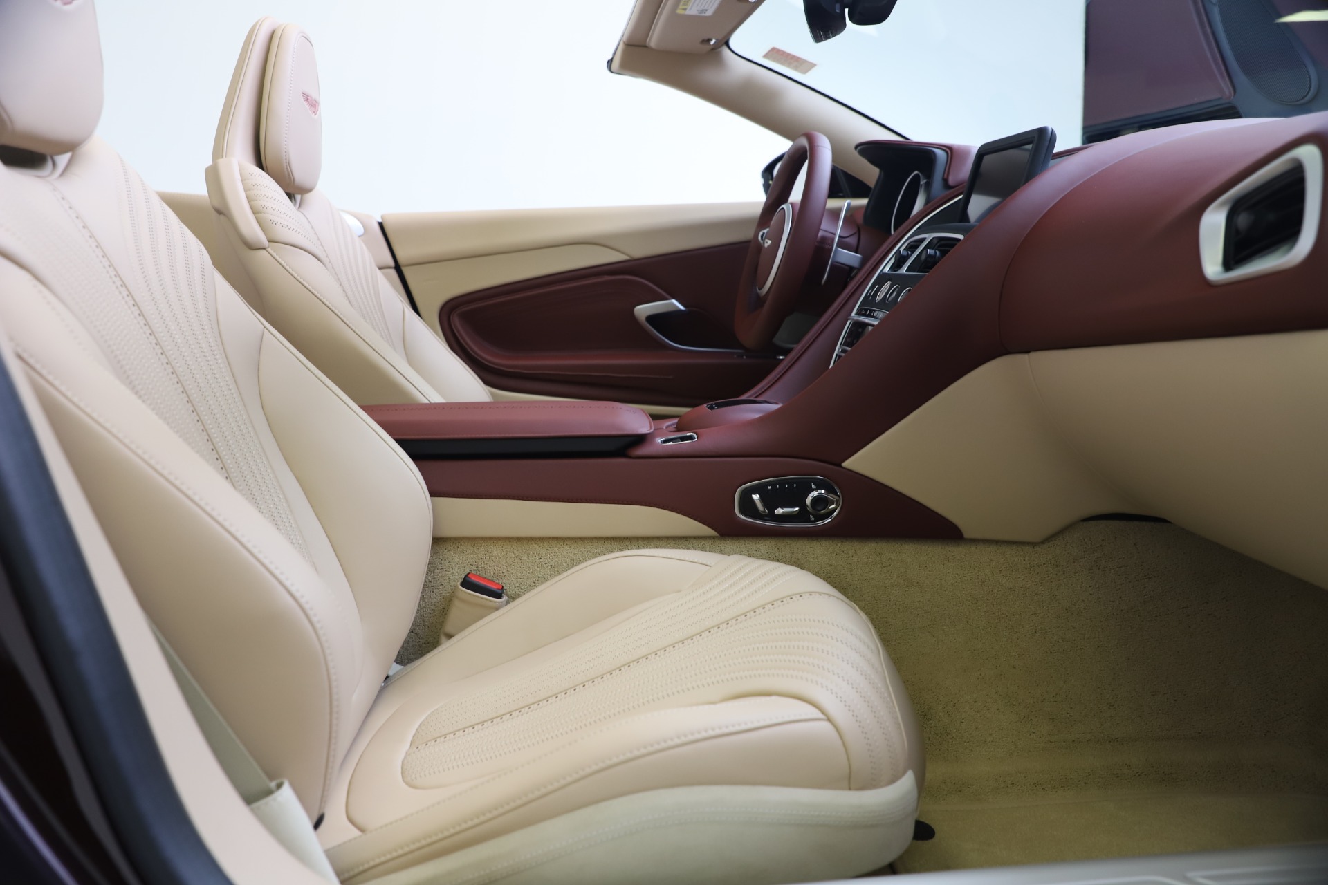 Used-2020-Aston-Martin-DB11-Volante