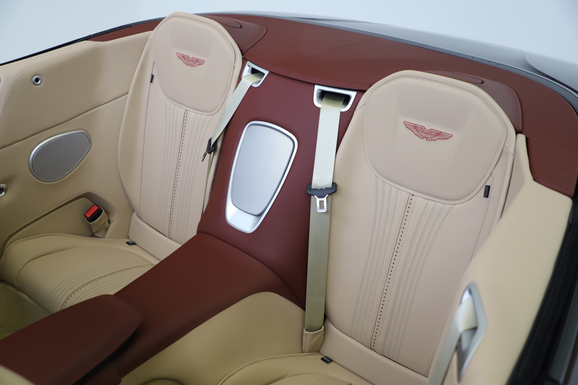 Used-2020-Aston-Martin-DB11-Volante