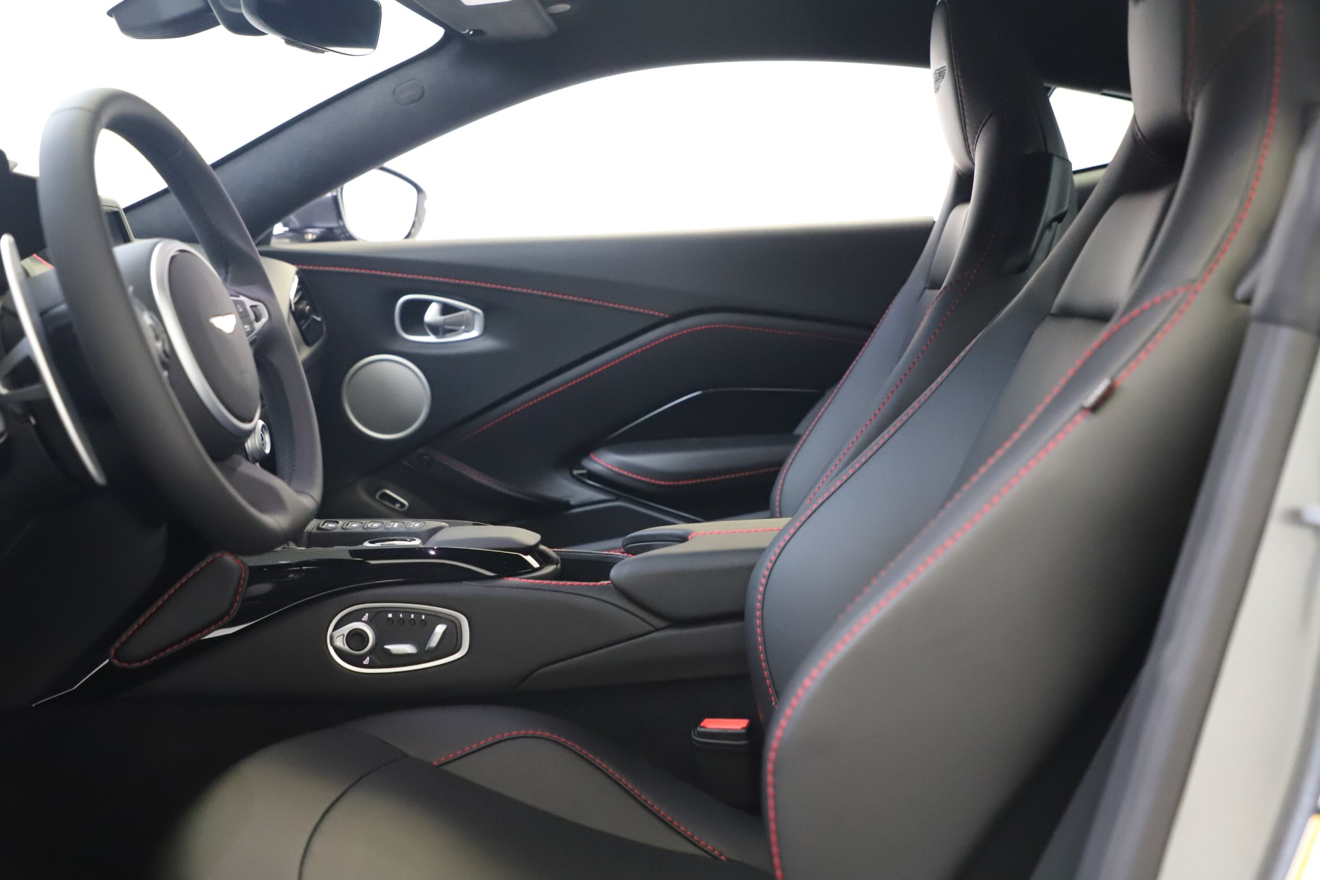 Used-2020-Aston-Martin-Vantage-Coupe