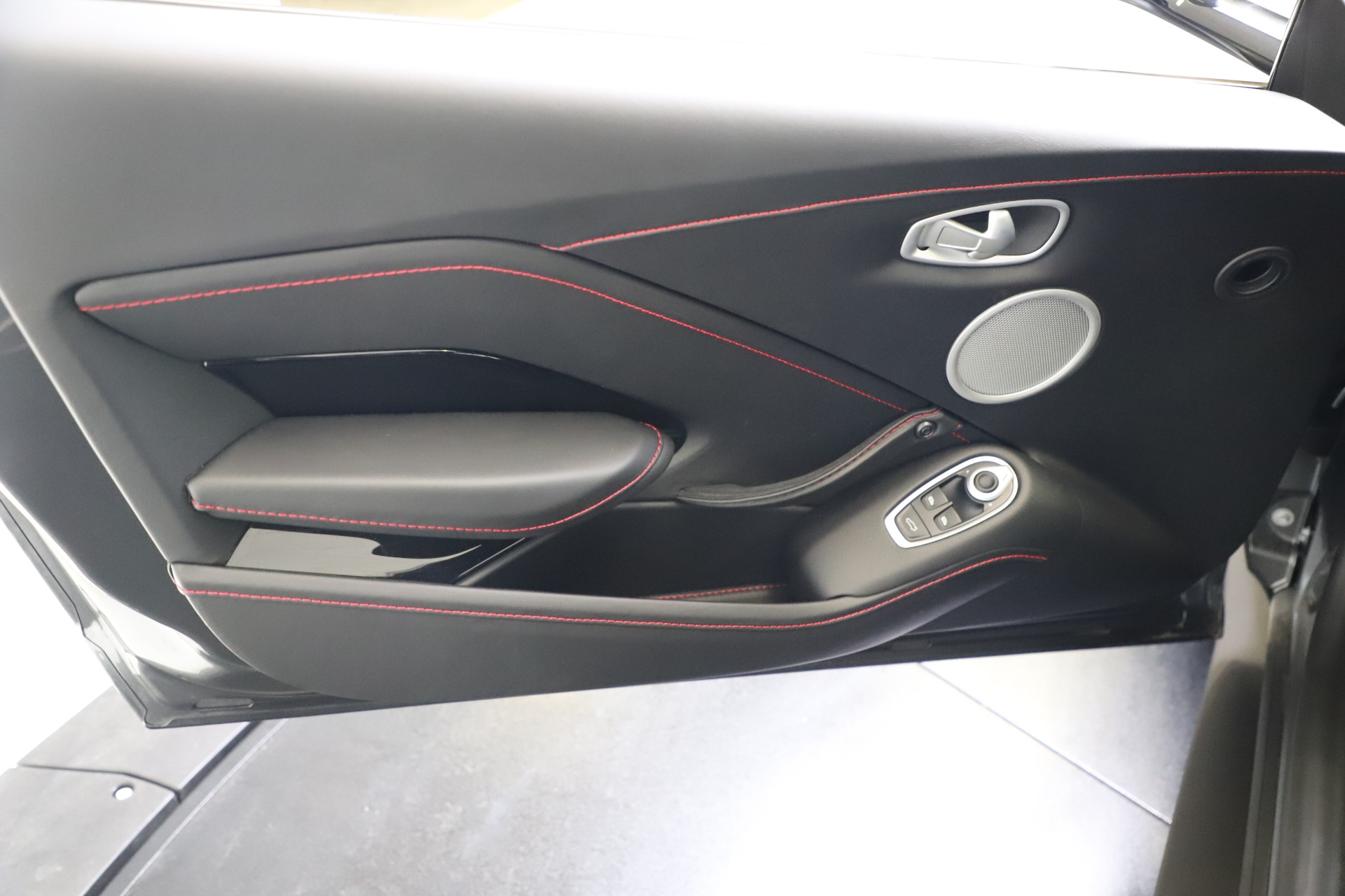 Used-2020-Aston-Martin-Vantage-Coupe