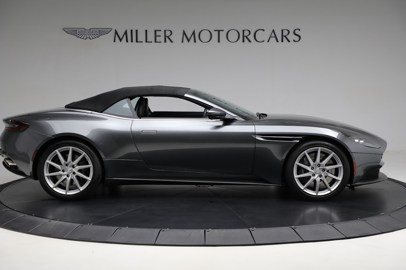 Used-2020-Aston-Martin-DB11-Volante