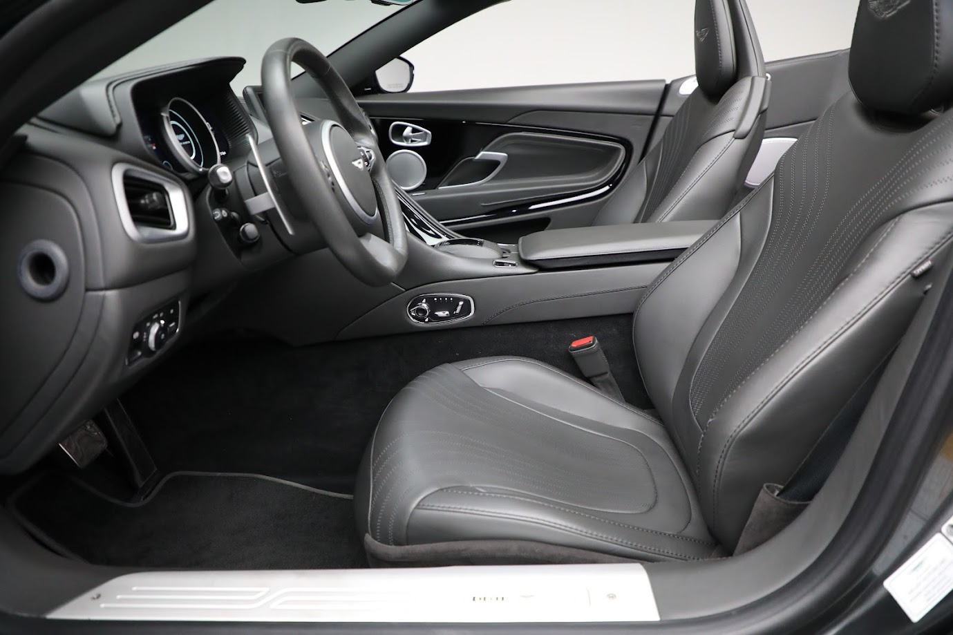 Used-2020-Aston-Martin-DB11-Volante