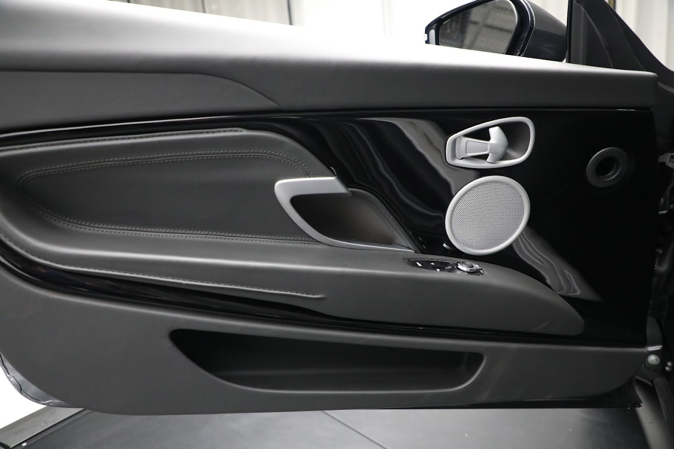 Used-2020-Aston-Martin-DB11-Volante