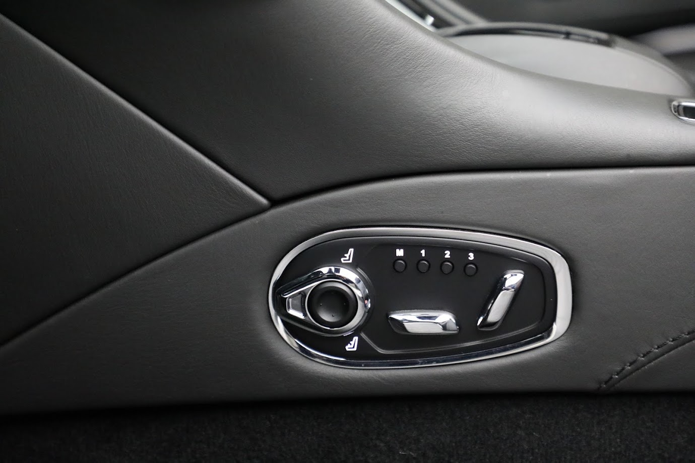 Used-2020-Aston-Martin-DB11-Volante