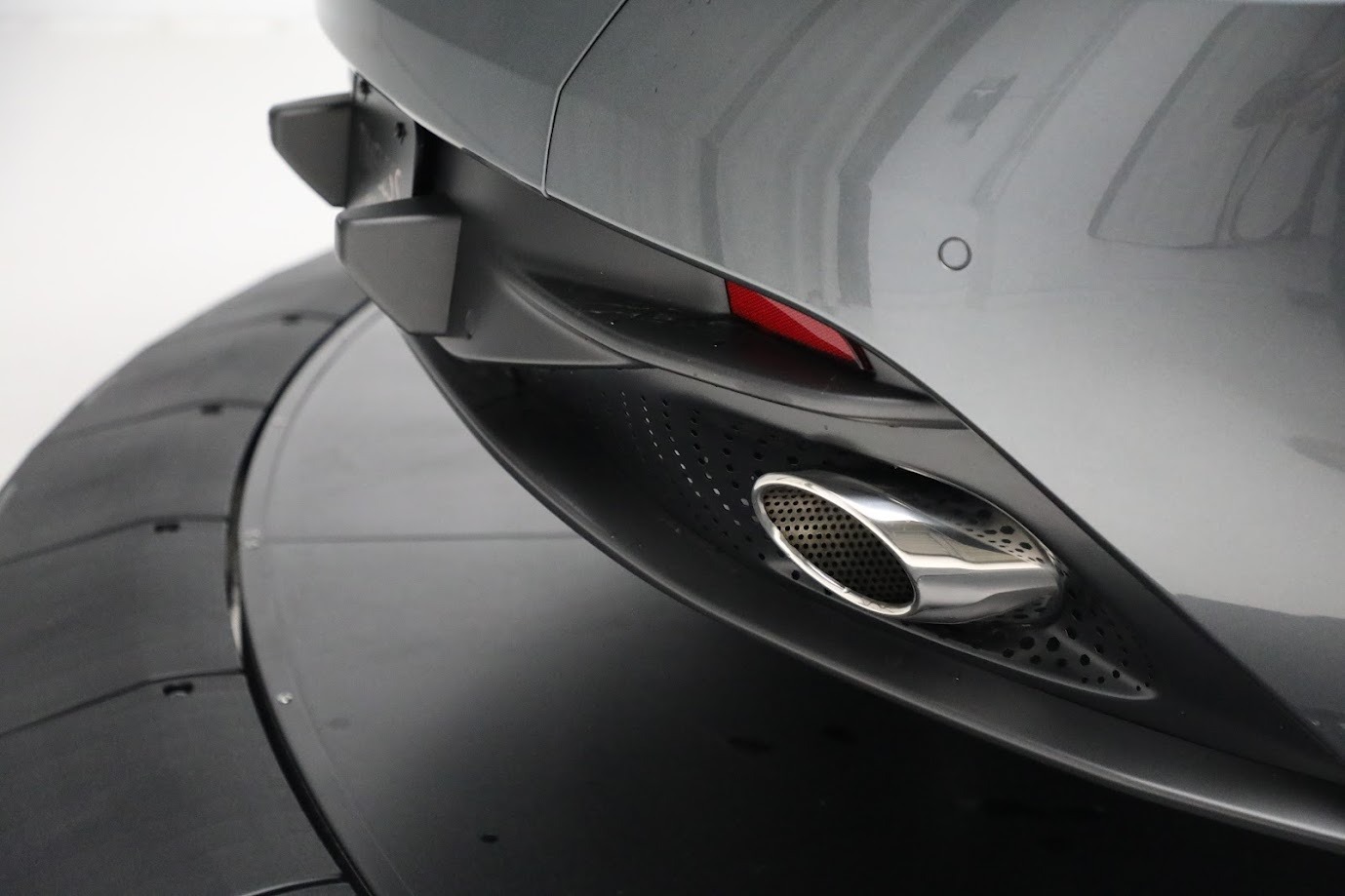 Used-2020-Aston-Martin-DB11-Volante