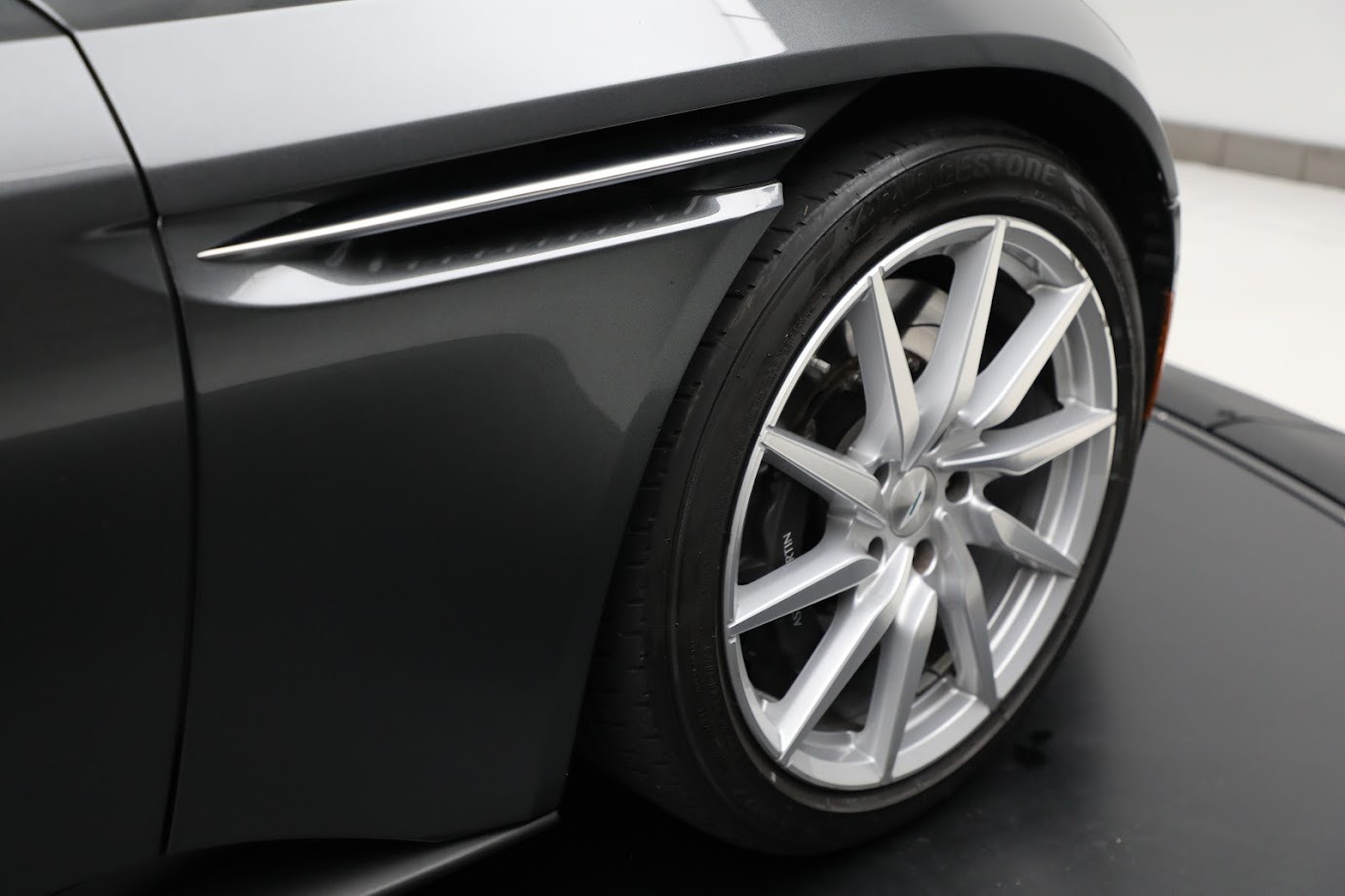 Used-2020-Aston-Martin-DB11-Volante