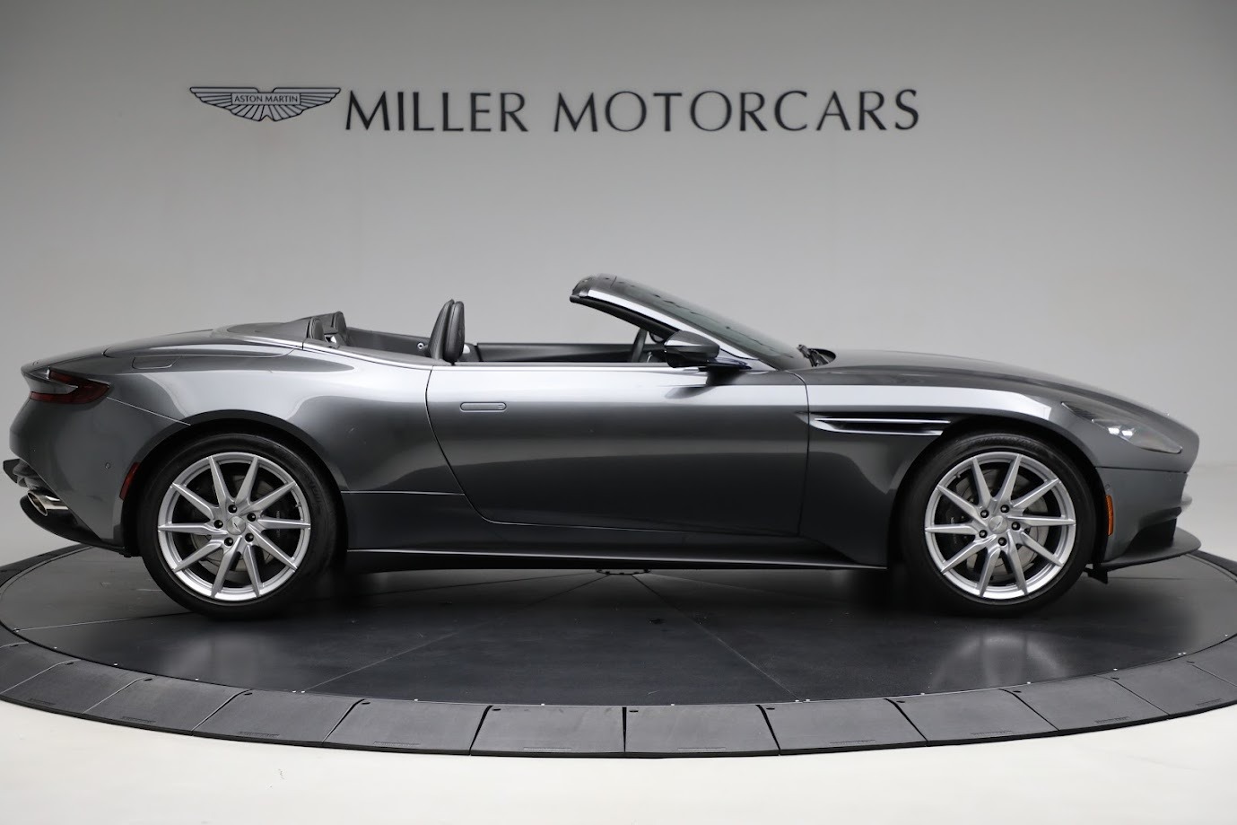 Used-2020-Aston-Martin-DB11-Volante