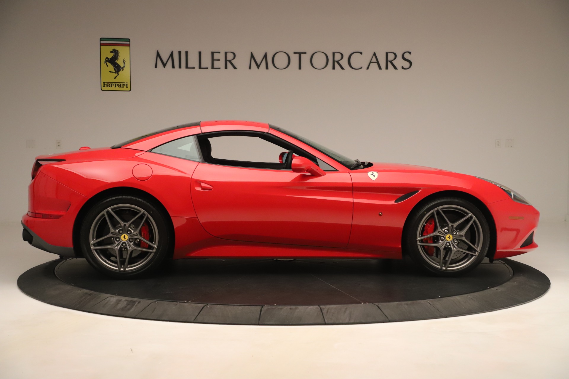 Used-2016-Ferrari-California-T