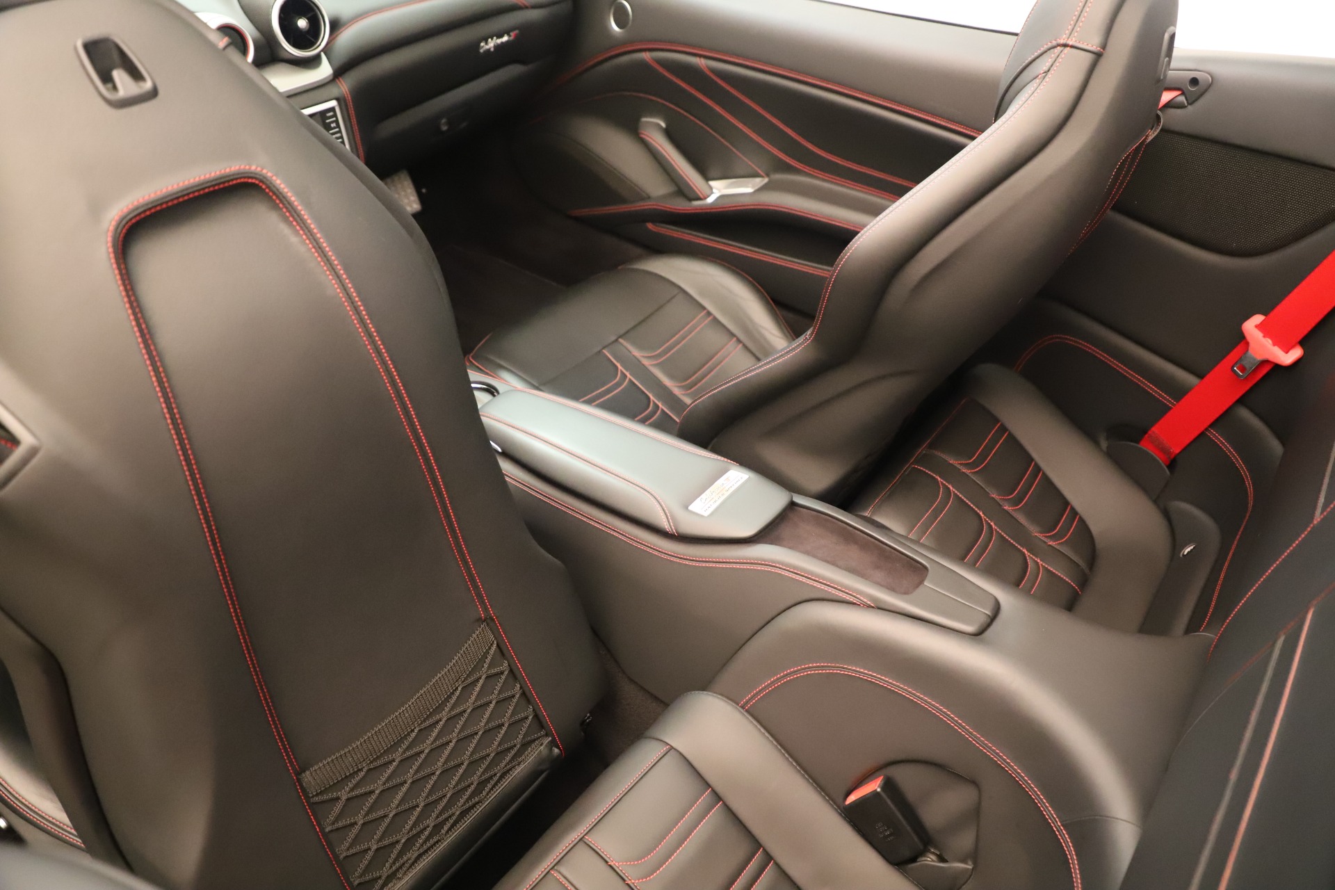 Used-2016-Ferrari-California-T