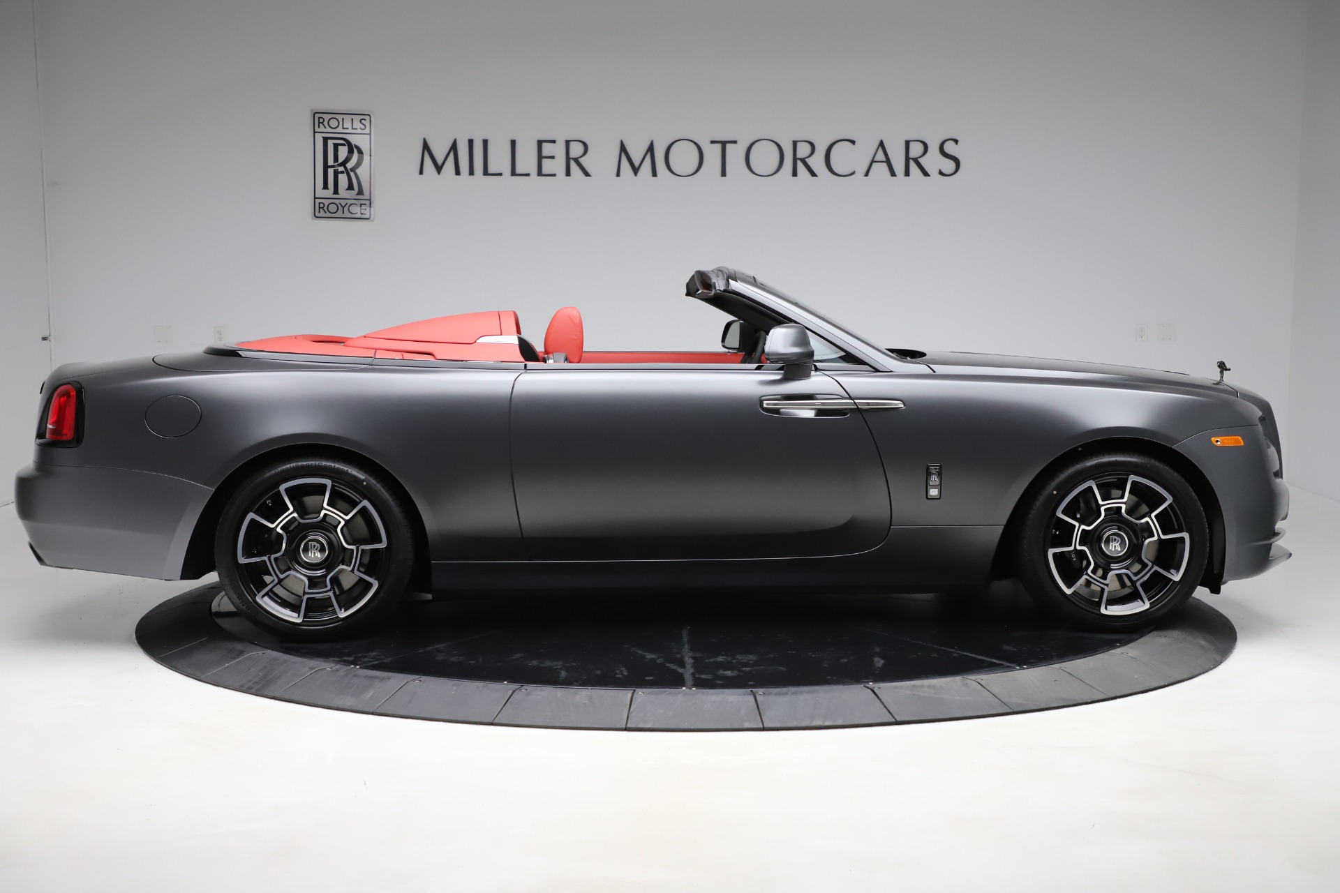 New-2020-Rolls-Royce-Dawn-Black-Badge