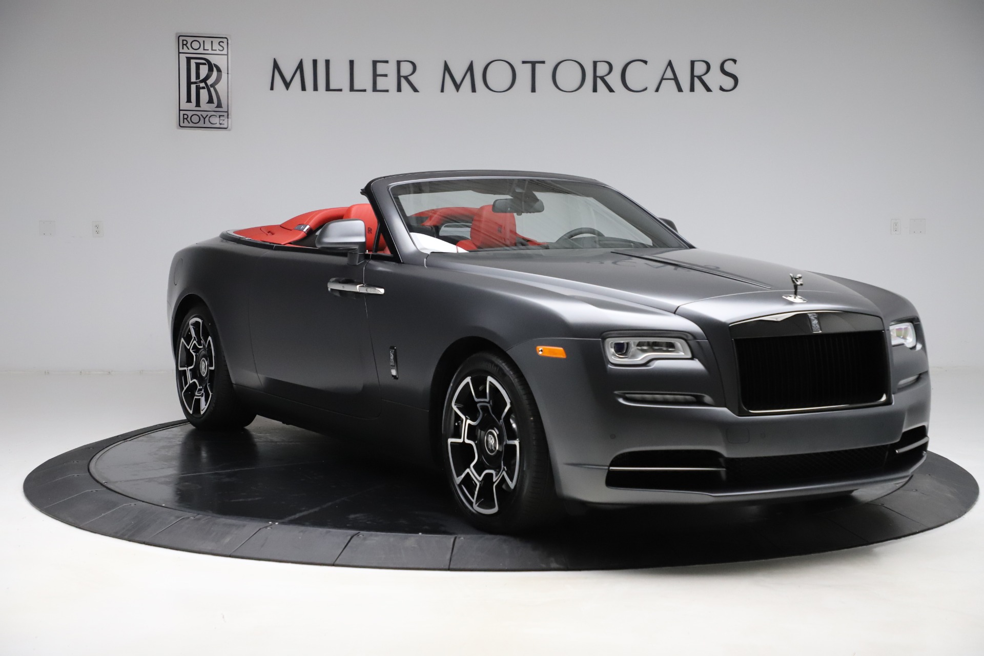 New-2020-Rolls-Royce-Dawn-Black-Badge