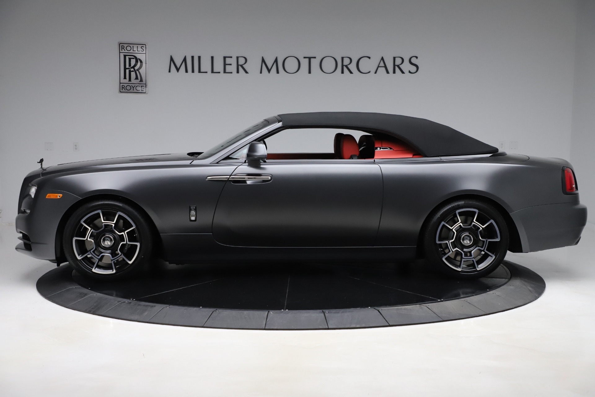 New-2020-Rolls-Royce-Dawn-Black-Badge