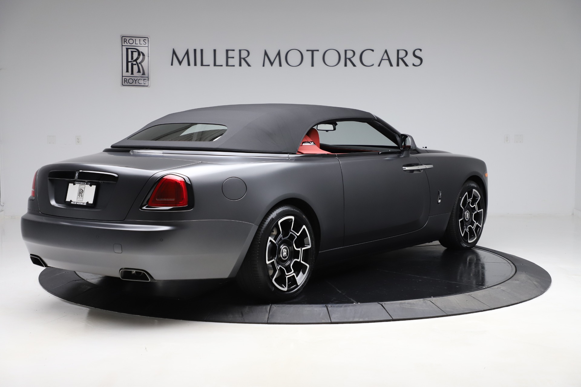New-2020-Rolls-Royce-Dawn-Black-Badge