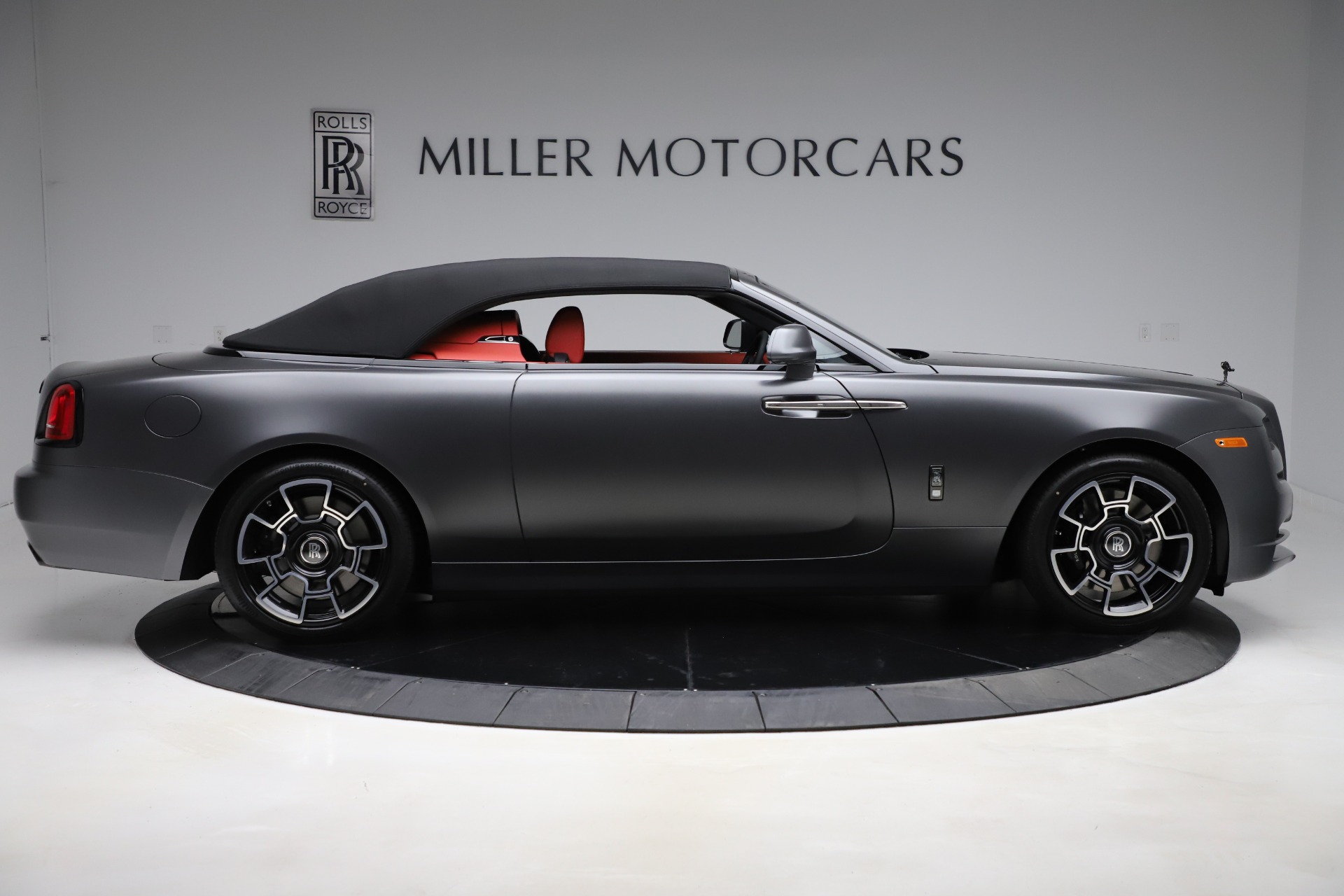 New-2020-Rolls-Royce-Dawn-Black-Badge