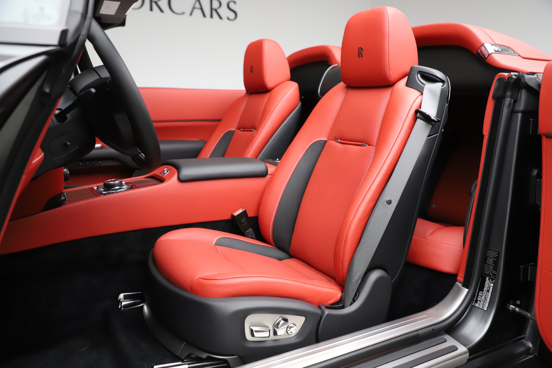 New-2020-Rolls-Royce-Dawn-Black-Badge