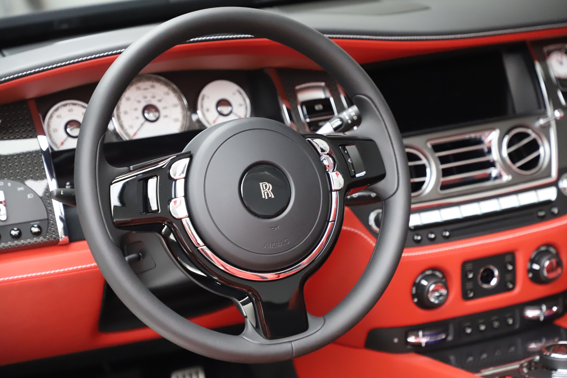 New-2020-Rolls-Royce-Dawn-Black-Badge