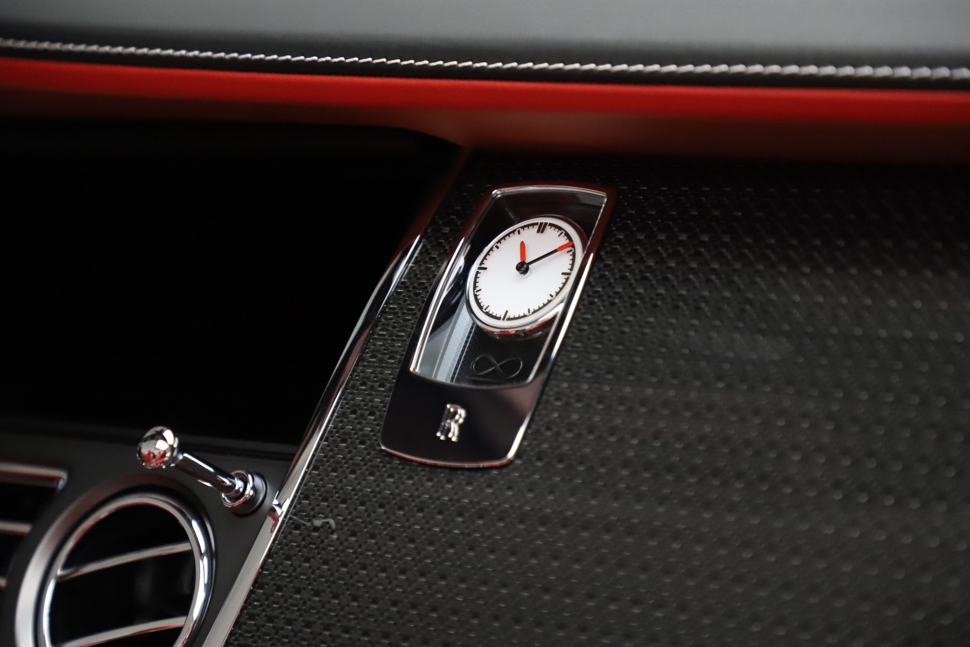 New-2020-Rolls-Royce-Dawn-Black-Badge