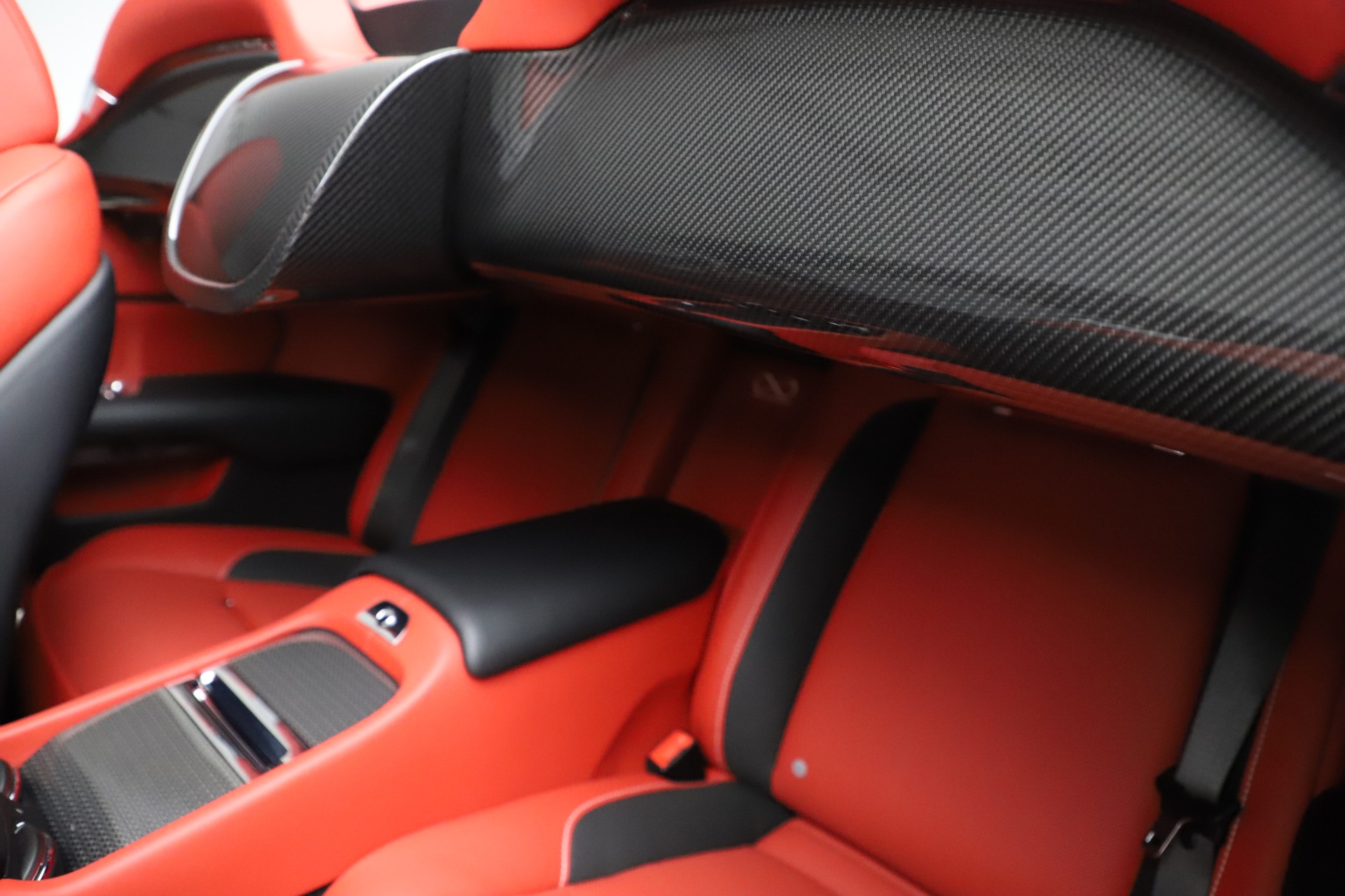 New-2020-Rolls-Royce-Dawn-Black-Badge