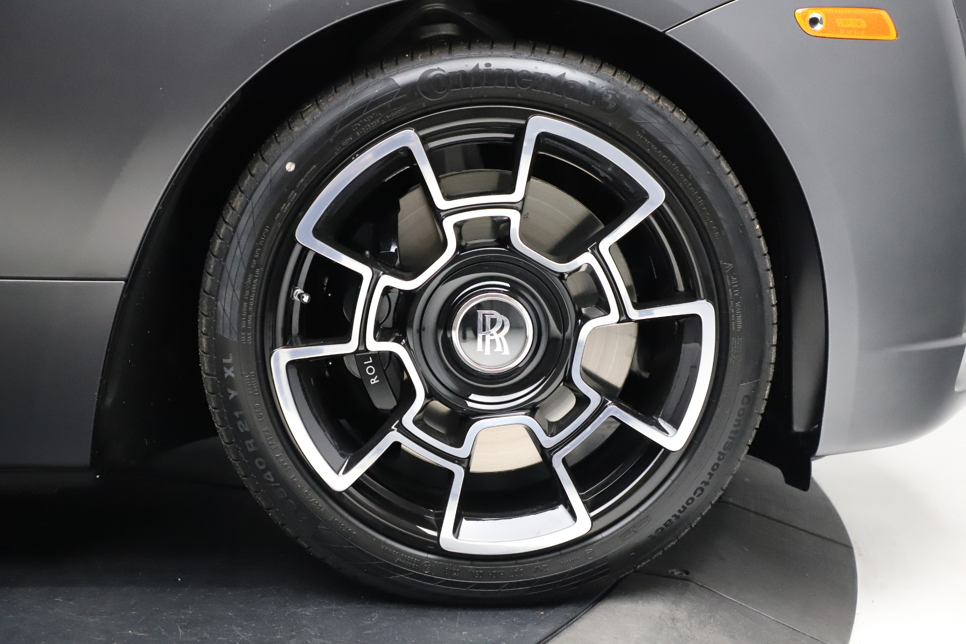 New-2020-Rolls-Royce-Dawn-Black-Badge