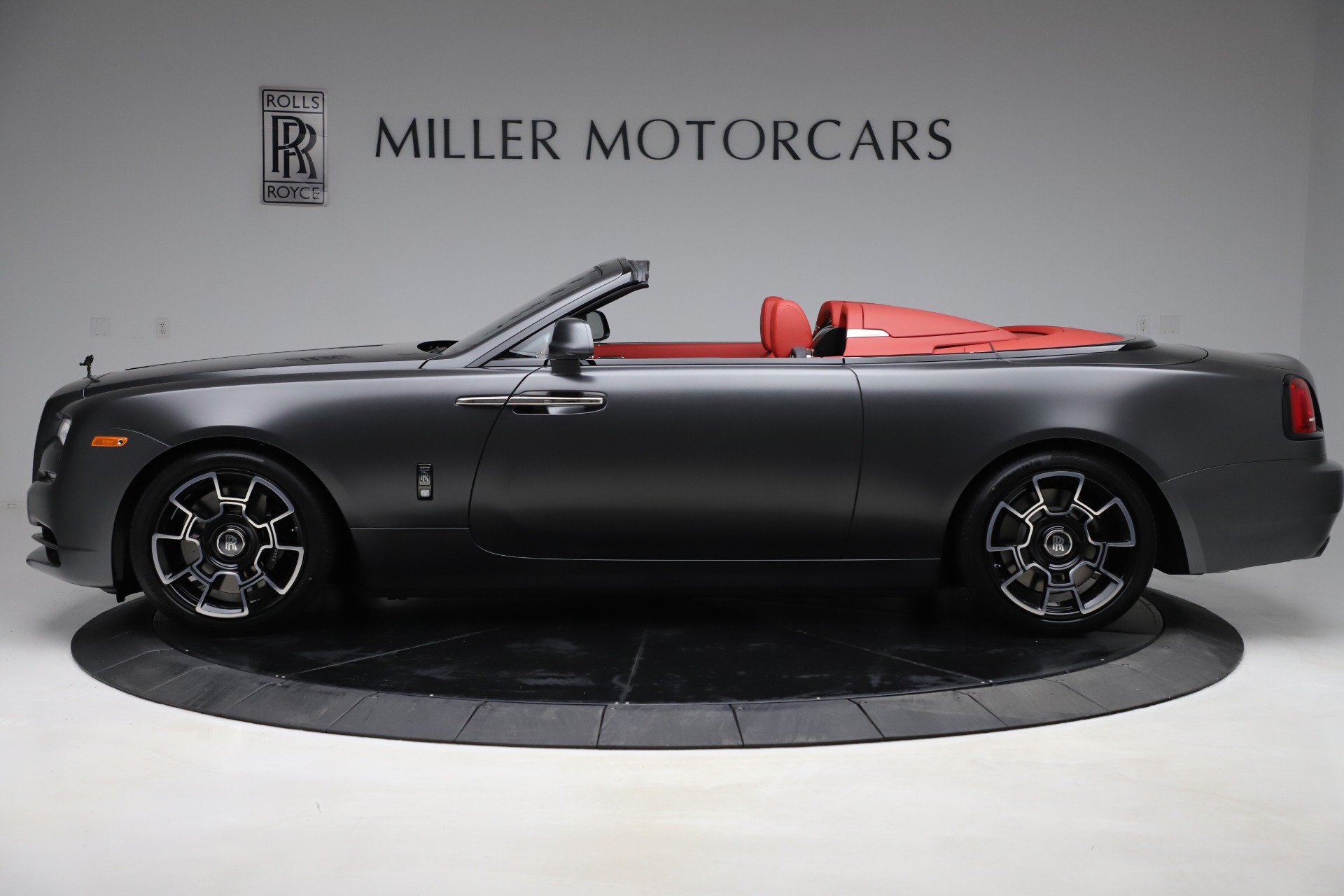 New-2020-Rolls-Royce-Dawn-Black-Badge