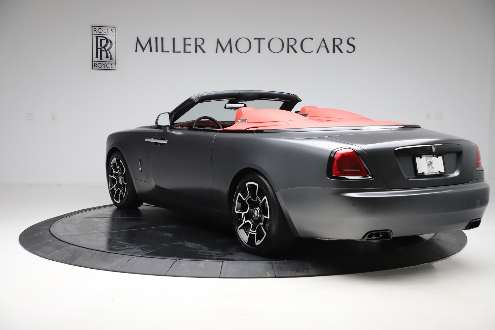 New-2020-Rolls-Royce-Dawn-Black-Badge