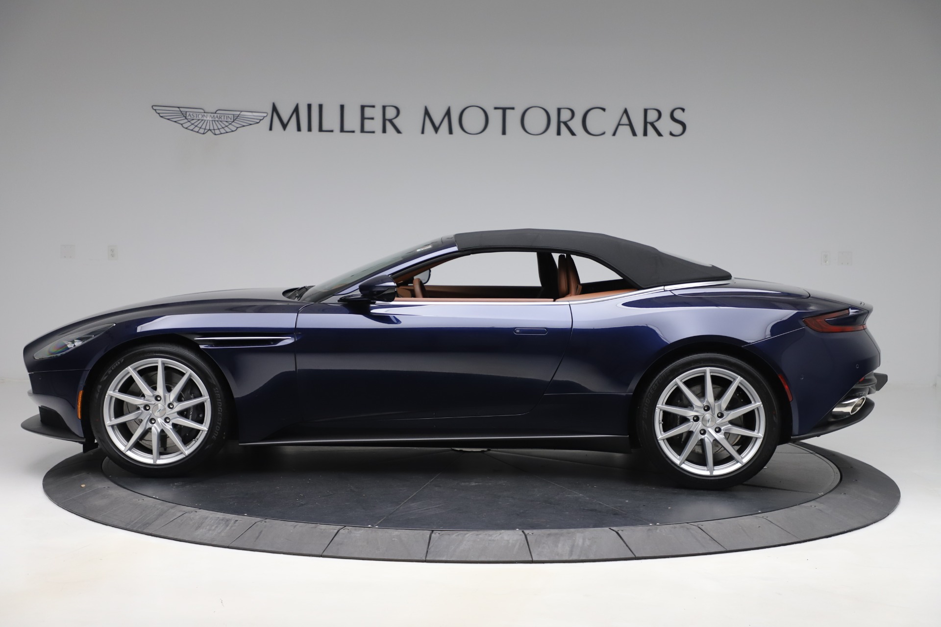 New-2020-Aston-Martin-DB11-Volante-Convertible