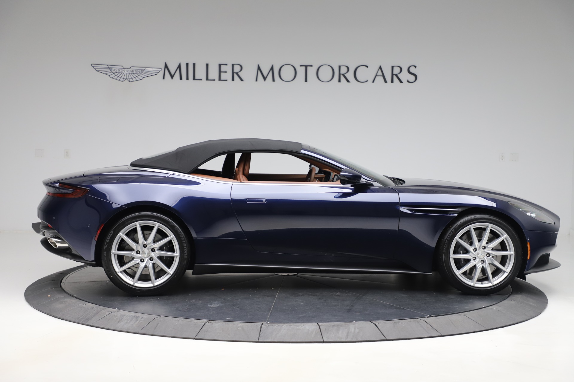 New-2020-Aston-Martin-DB11-Volante-Convertible