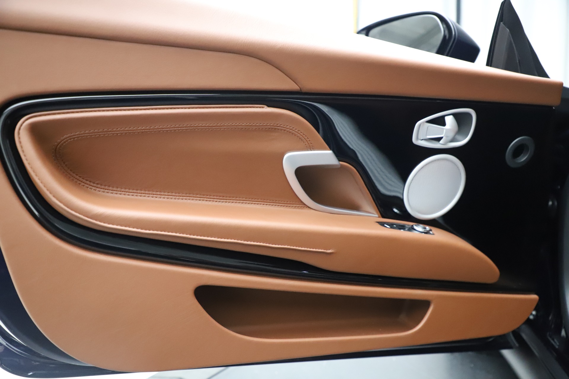 New-2020-Aston-Martin-DB11-Volante-Convertible