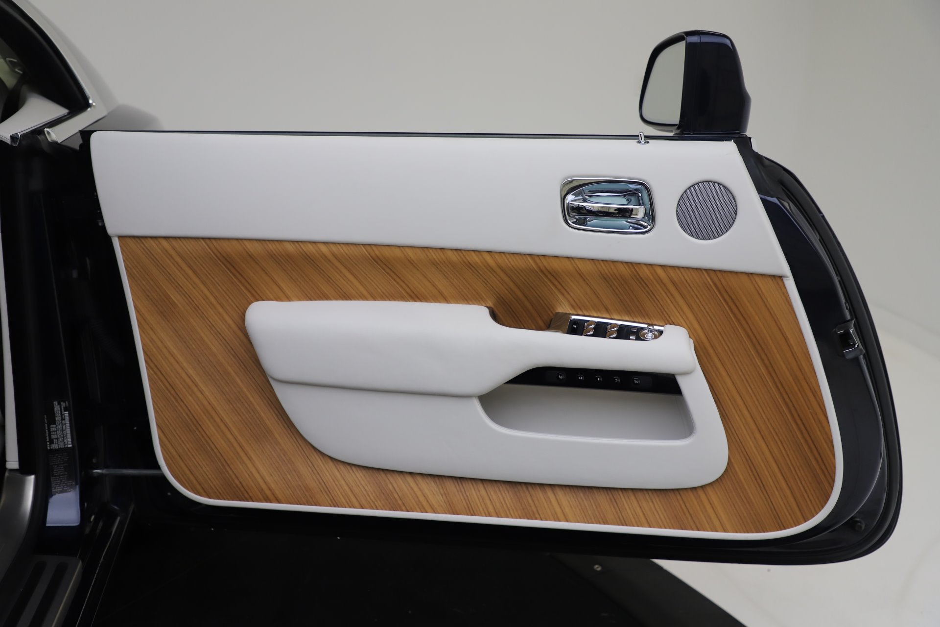 Used-2016-Rolls-Royce-Wraith