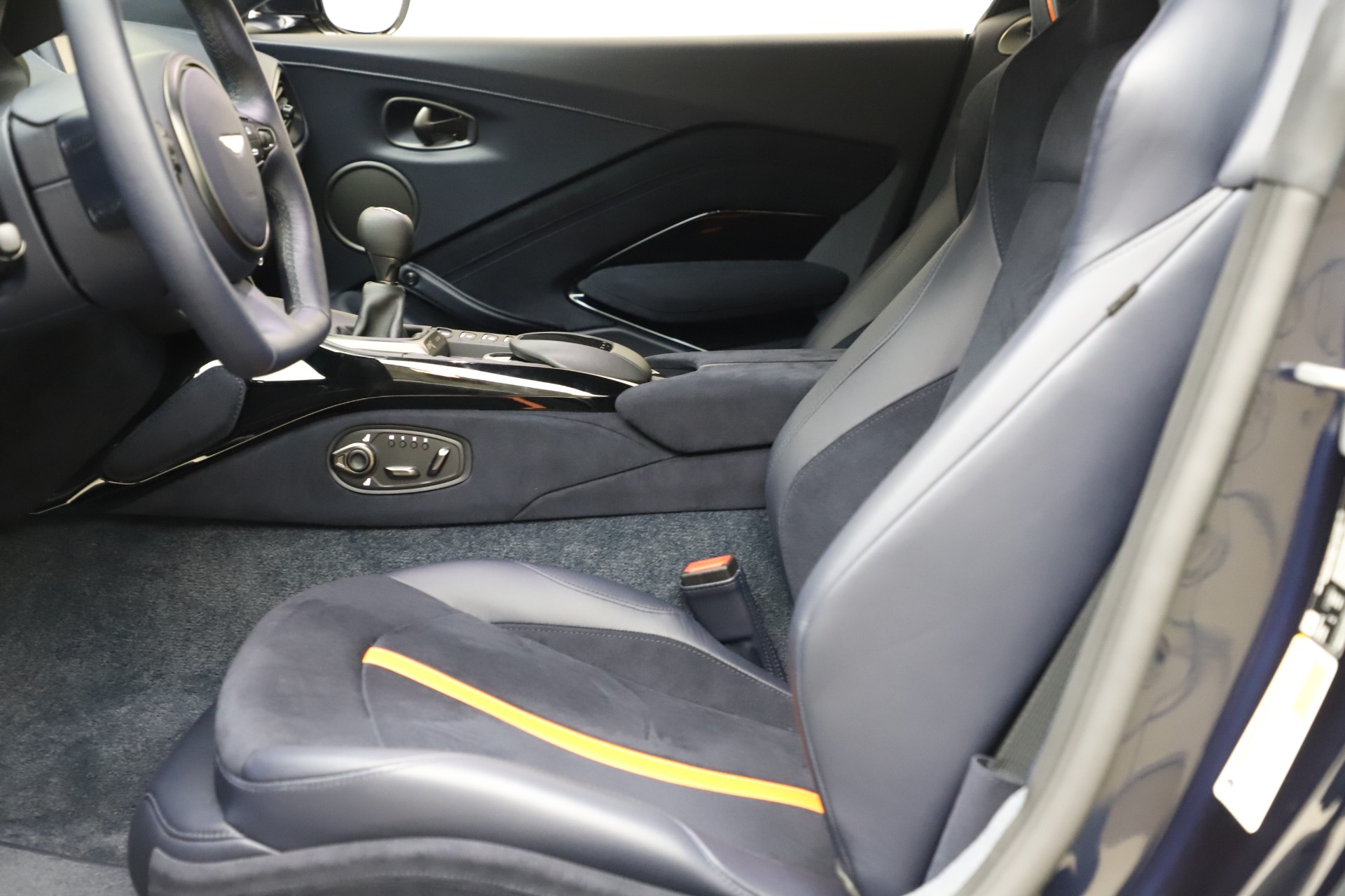 New-2020-Aston-Martin-Vantage-AMR-Coupe