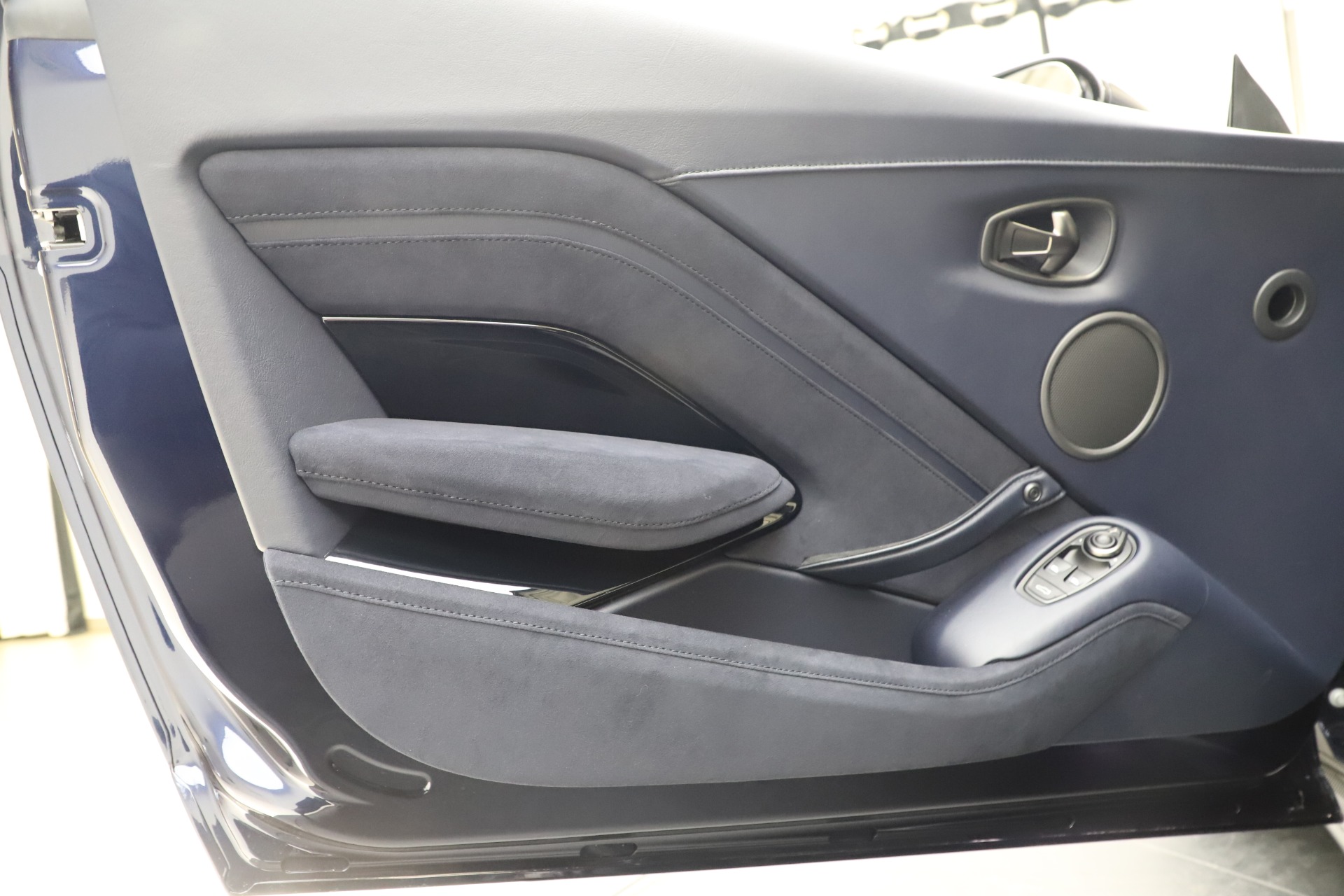 New-2020-Aston-Martin-Vantage-AMR-Coupe