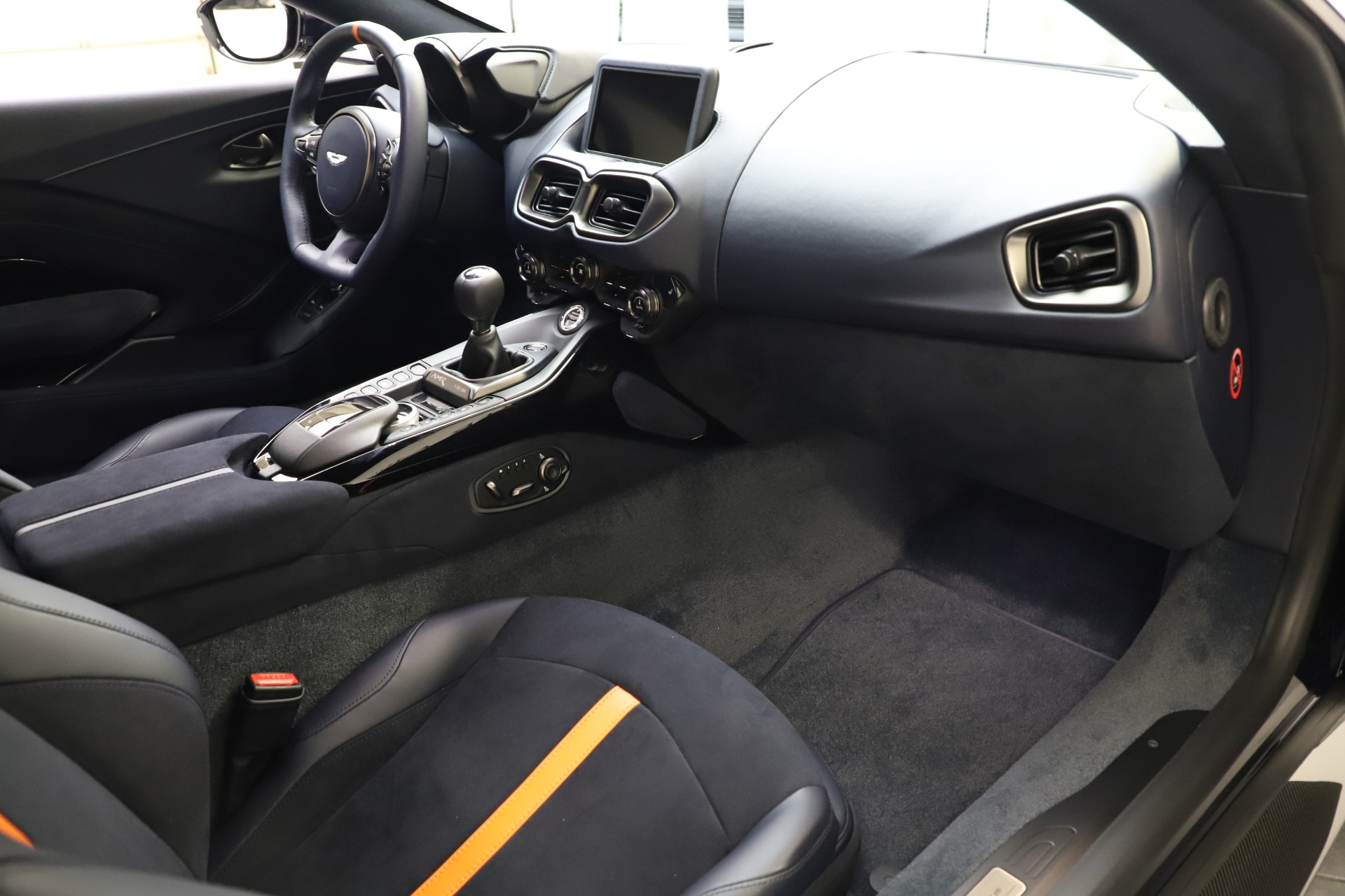 New-2020-Aston-Martin-Vantage-AMR-Coupe