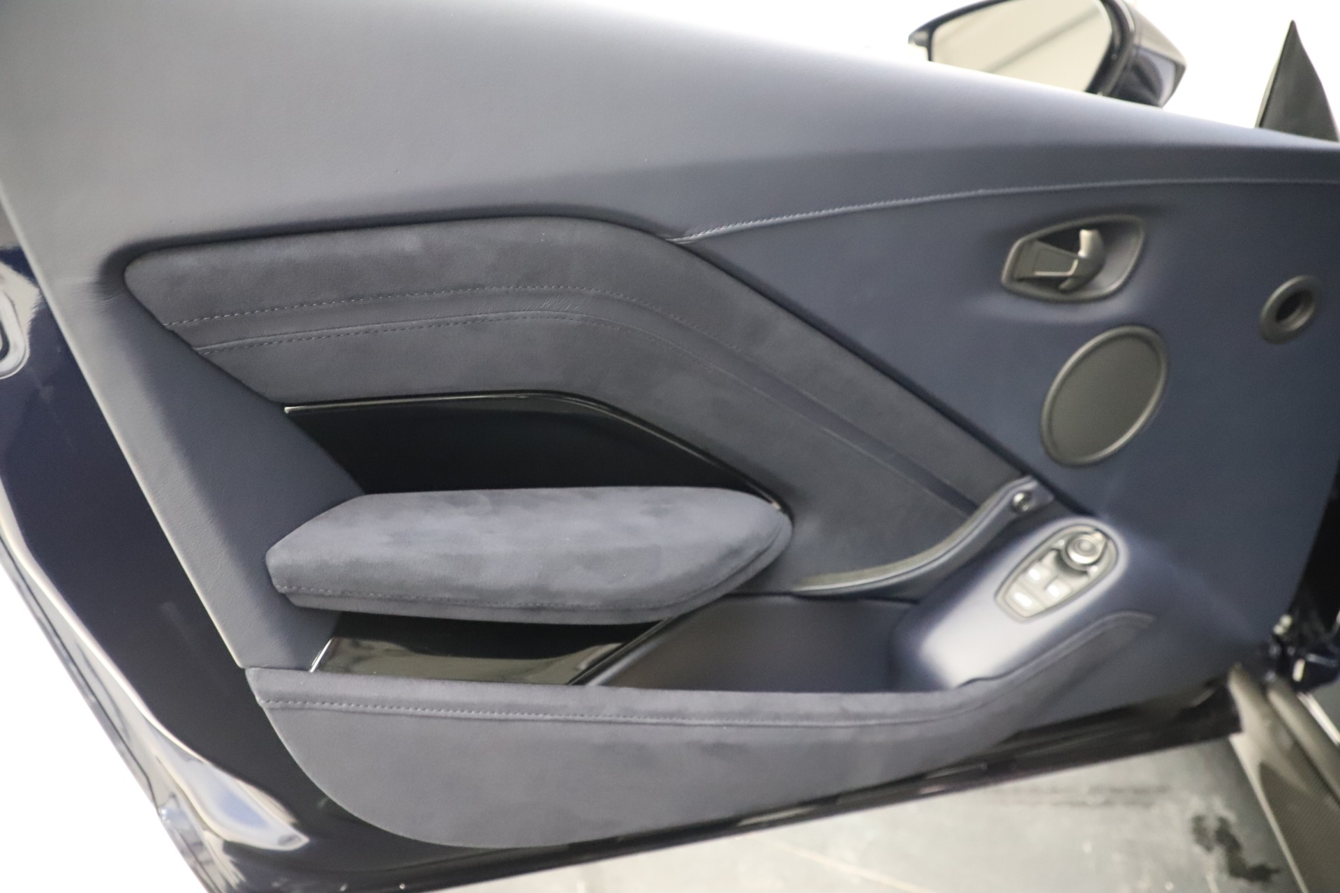 New-2020-Aston-Martin-Vantage-AMR-Coupe