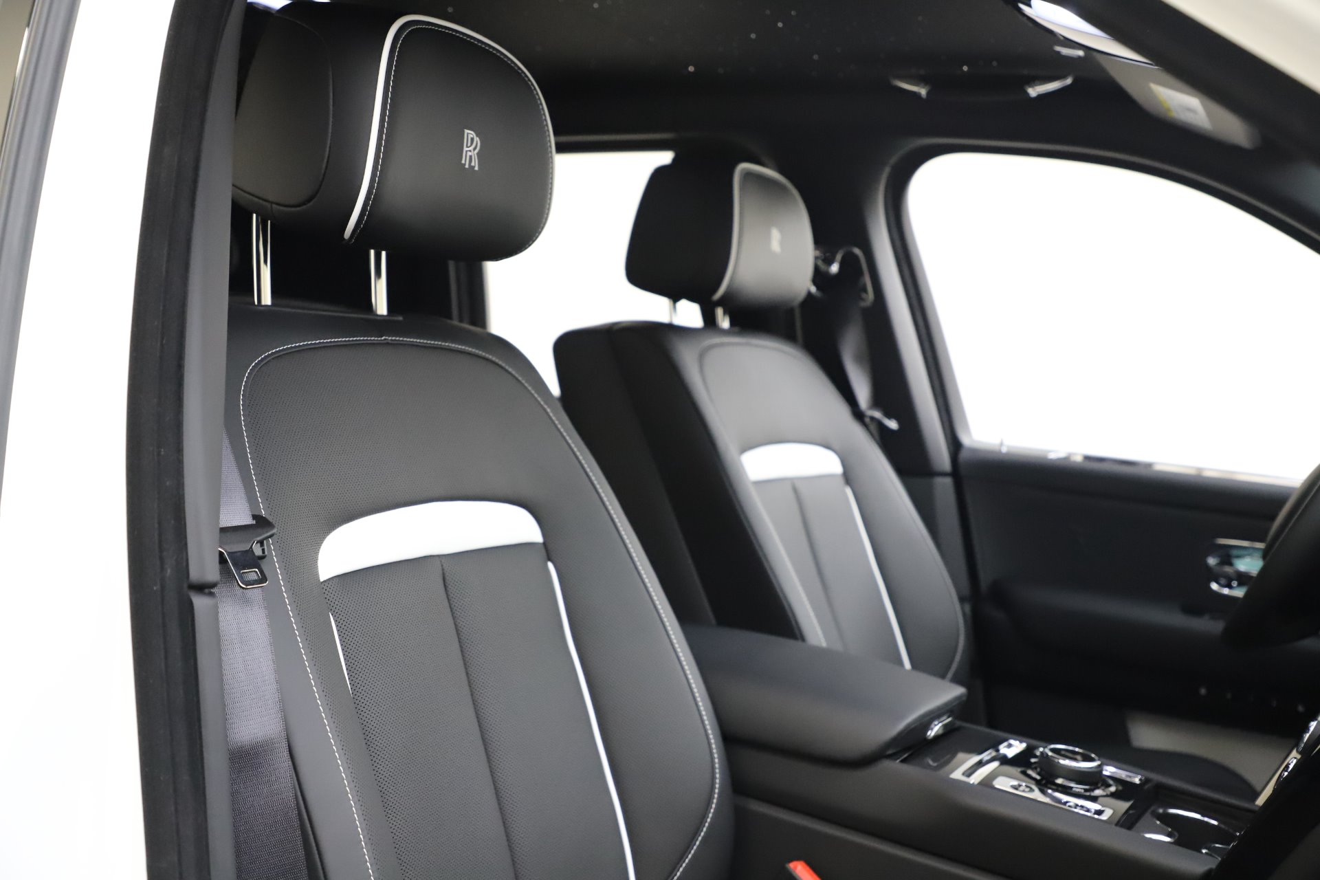 New-2020-Rolls-Royce-Cullinan-Black-Badge