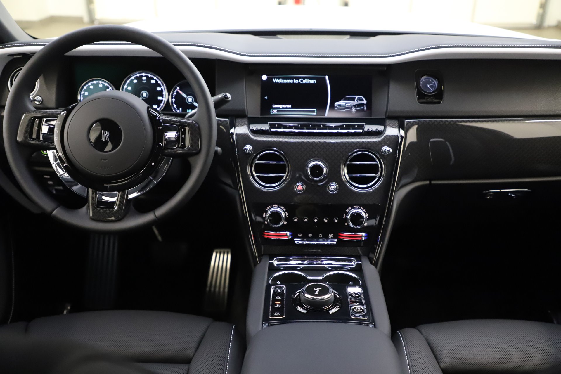 New-2020-Rolls-Royce-Cullinan-Black-Badge