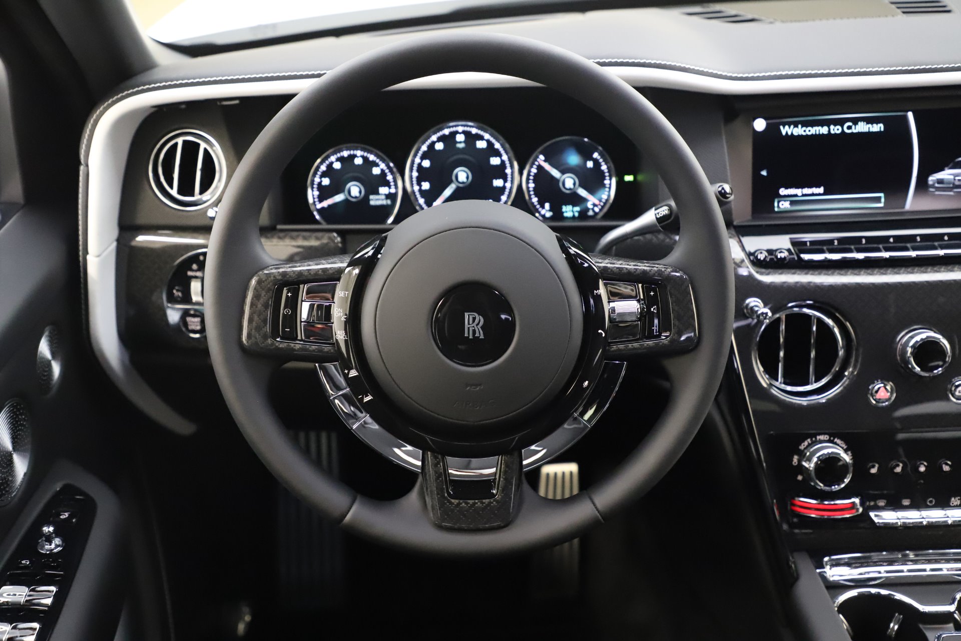 New-2020-Rolls-Royce-Cullinan-Black-Badge