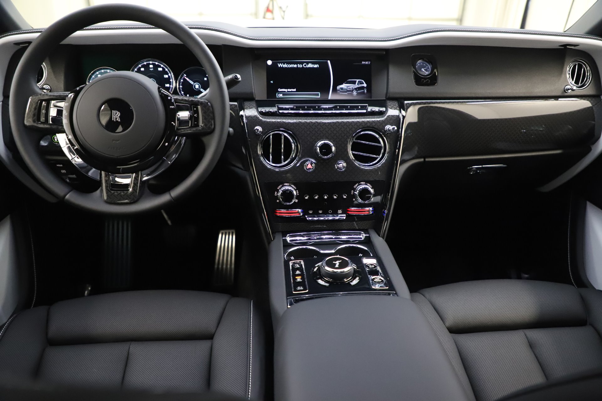 New-2020-Rolls-Royce-Cullinan-Black-Badge