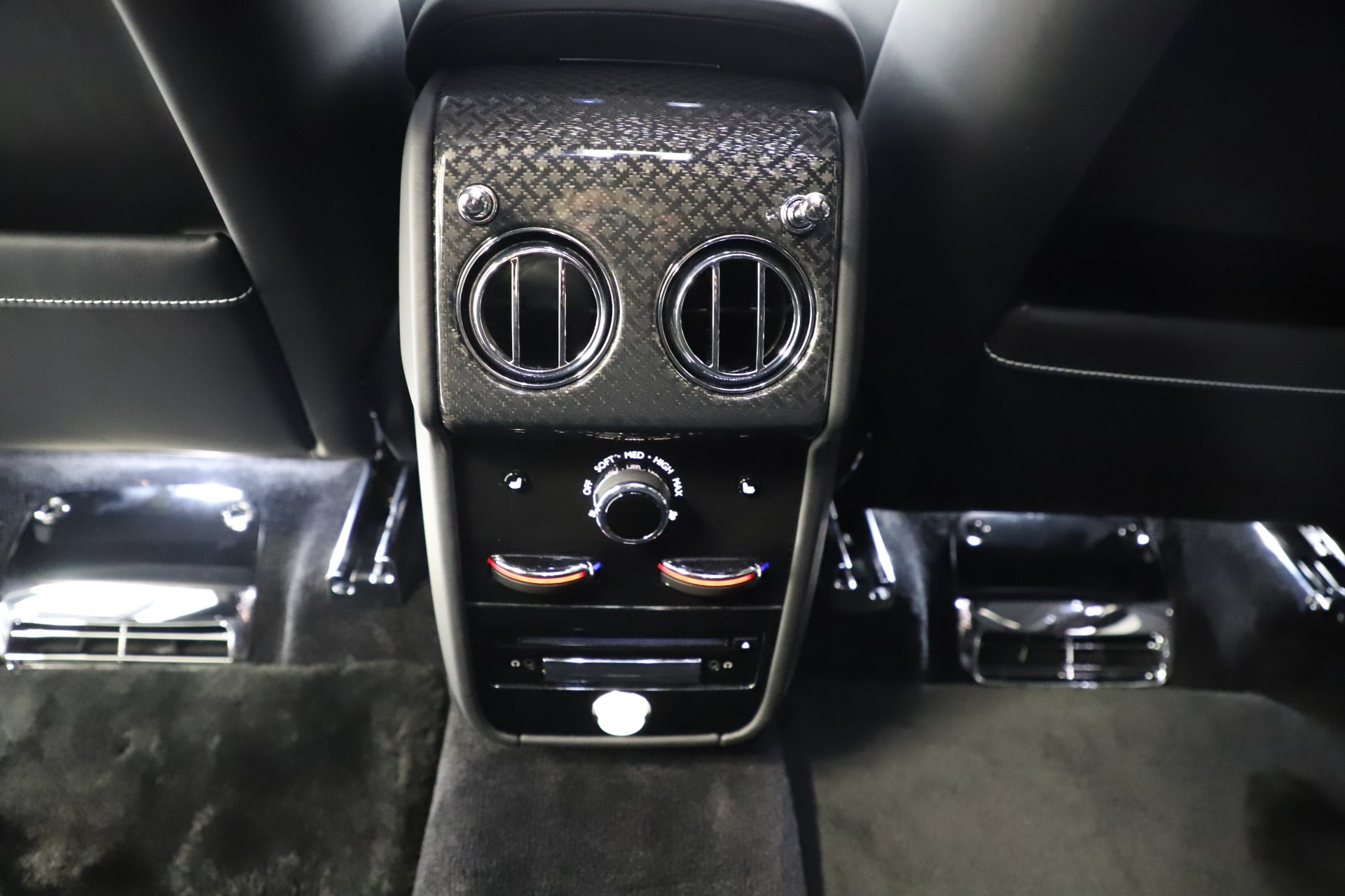 New-2020-Rolls-Royce-Cullinan-Black-Badge