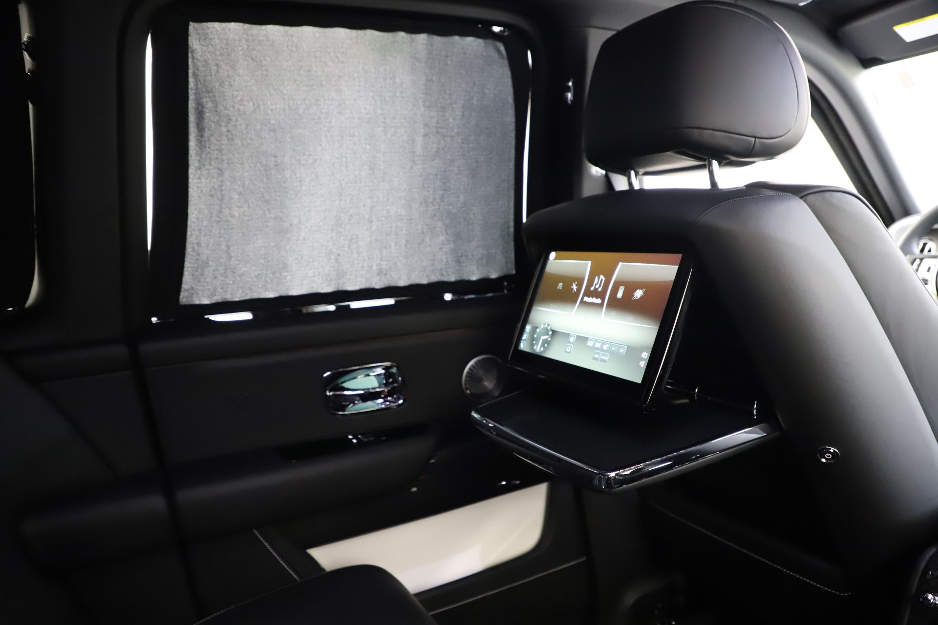 New-2020-Rolls-Royce-Cullinan-Black-Badge