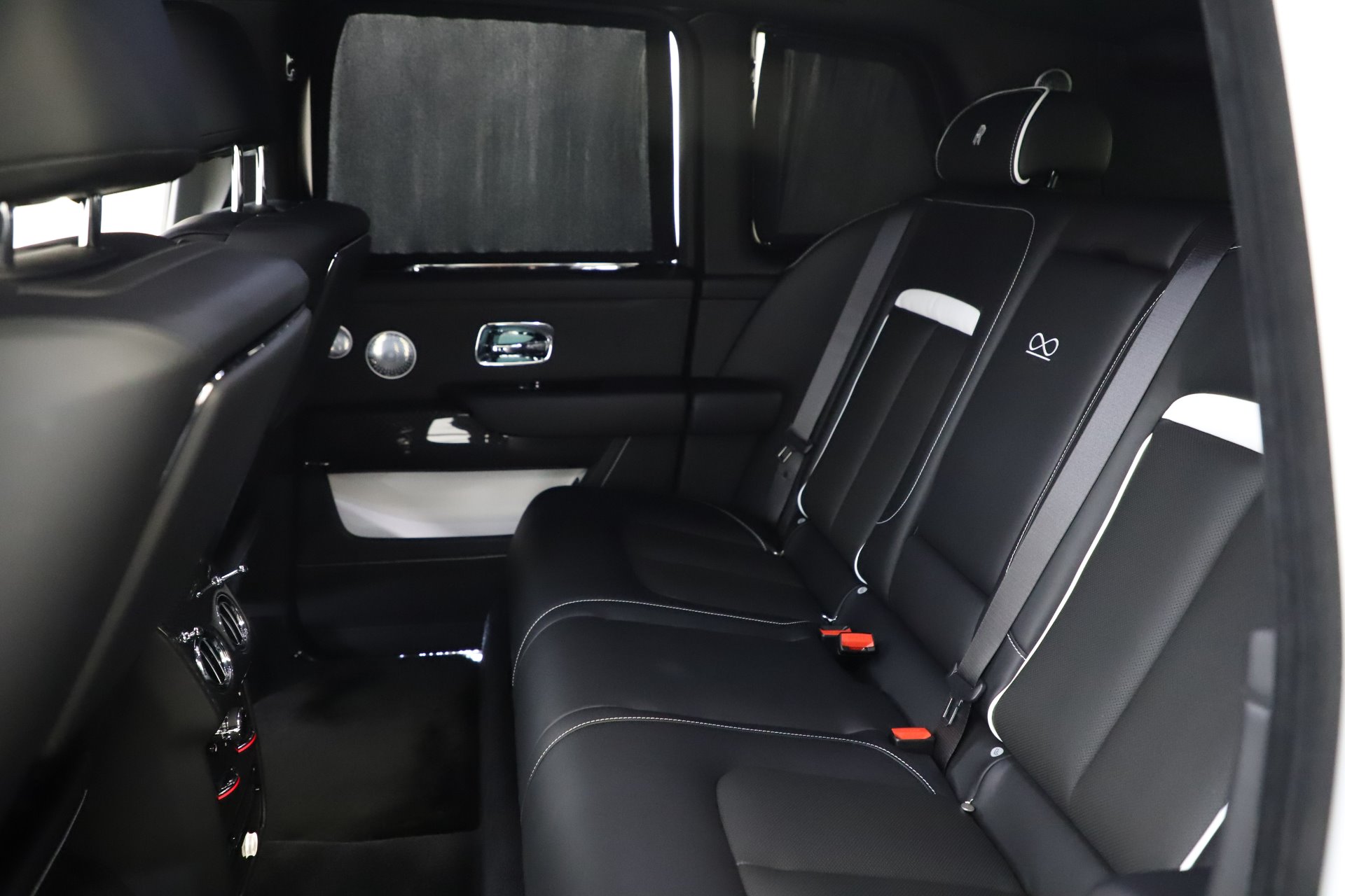 New-2020-Rolls-Royce-Cullinan-Black-Badge