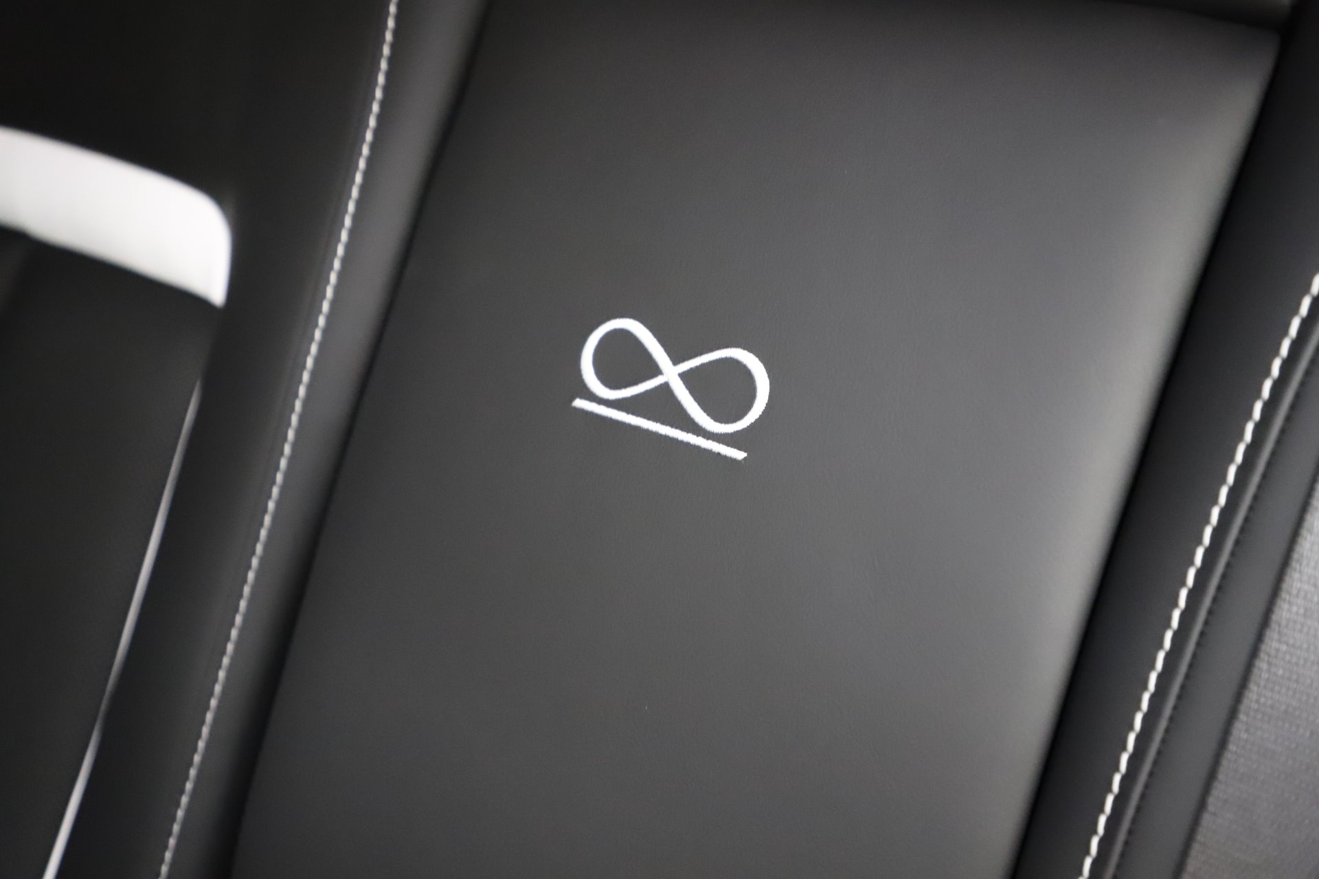 New-2020-Rolls-Royce-Cullinan-Black-Badge