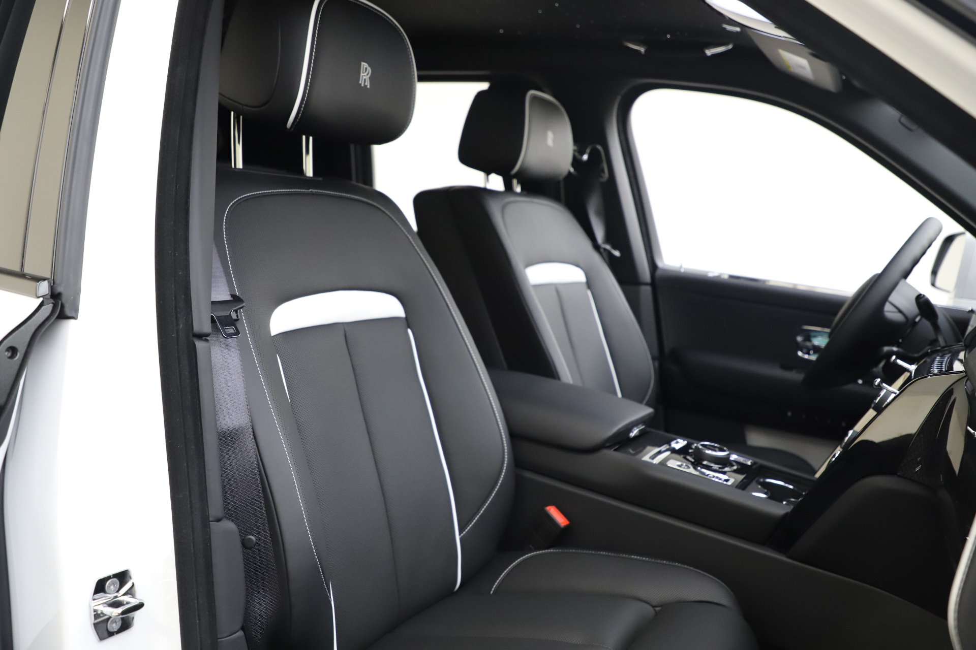 New-2020-Rolls-Royce-Cullinan-Black-Badge