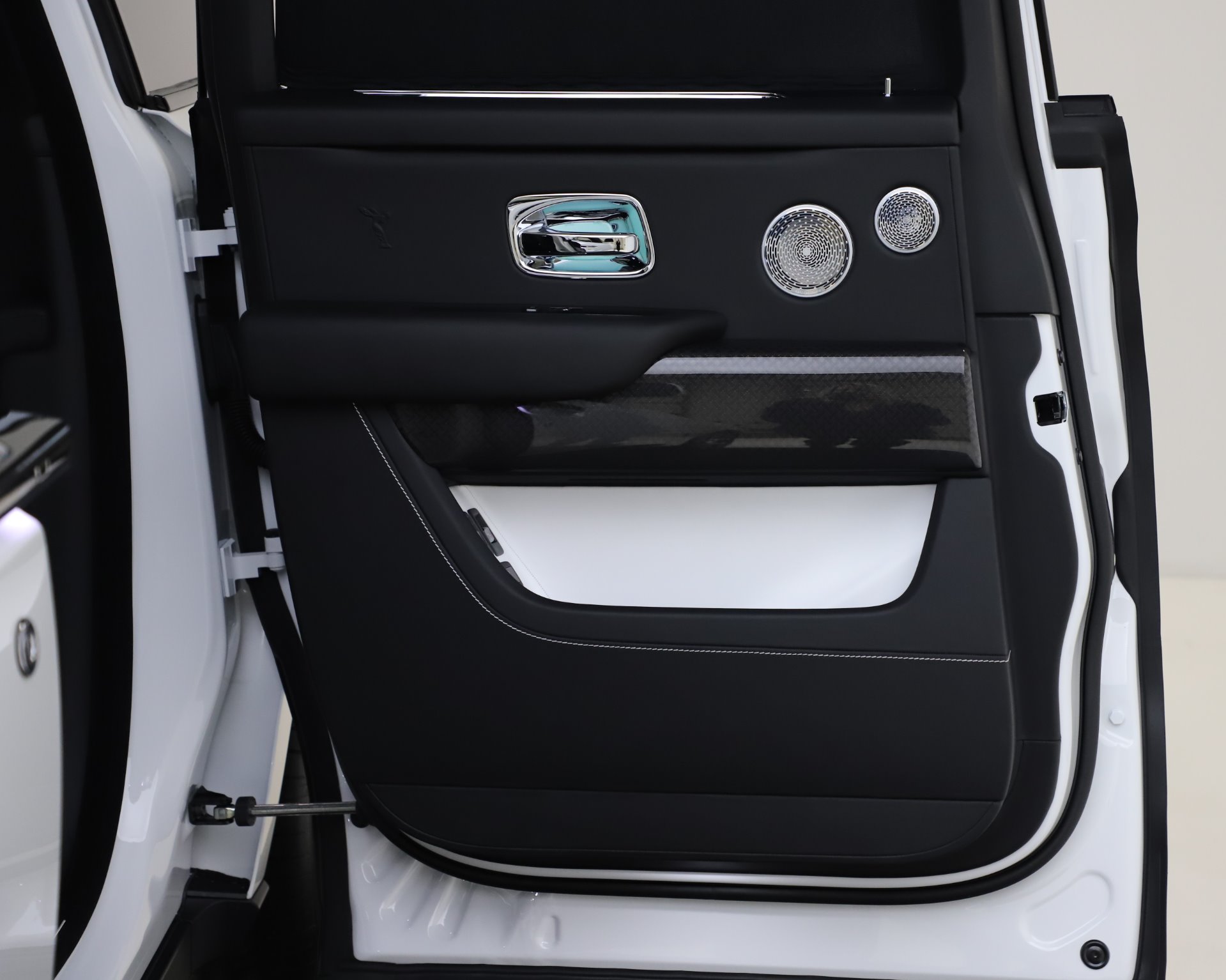 New-2020-Rolls-Royce-Cullinan-Black-Badge