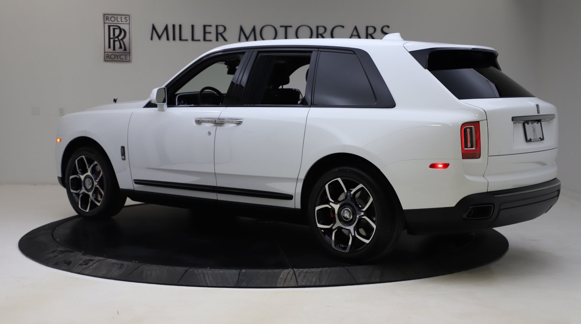 New-2020-Rolls-Royce-Cullinan-Black-Badge