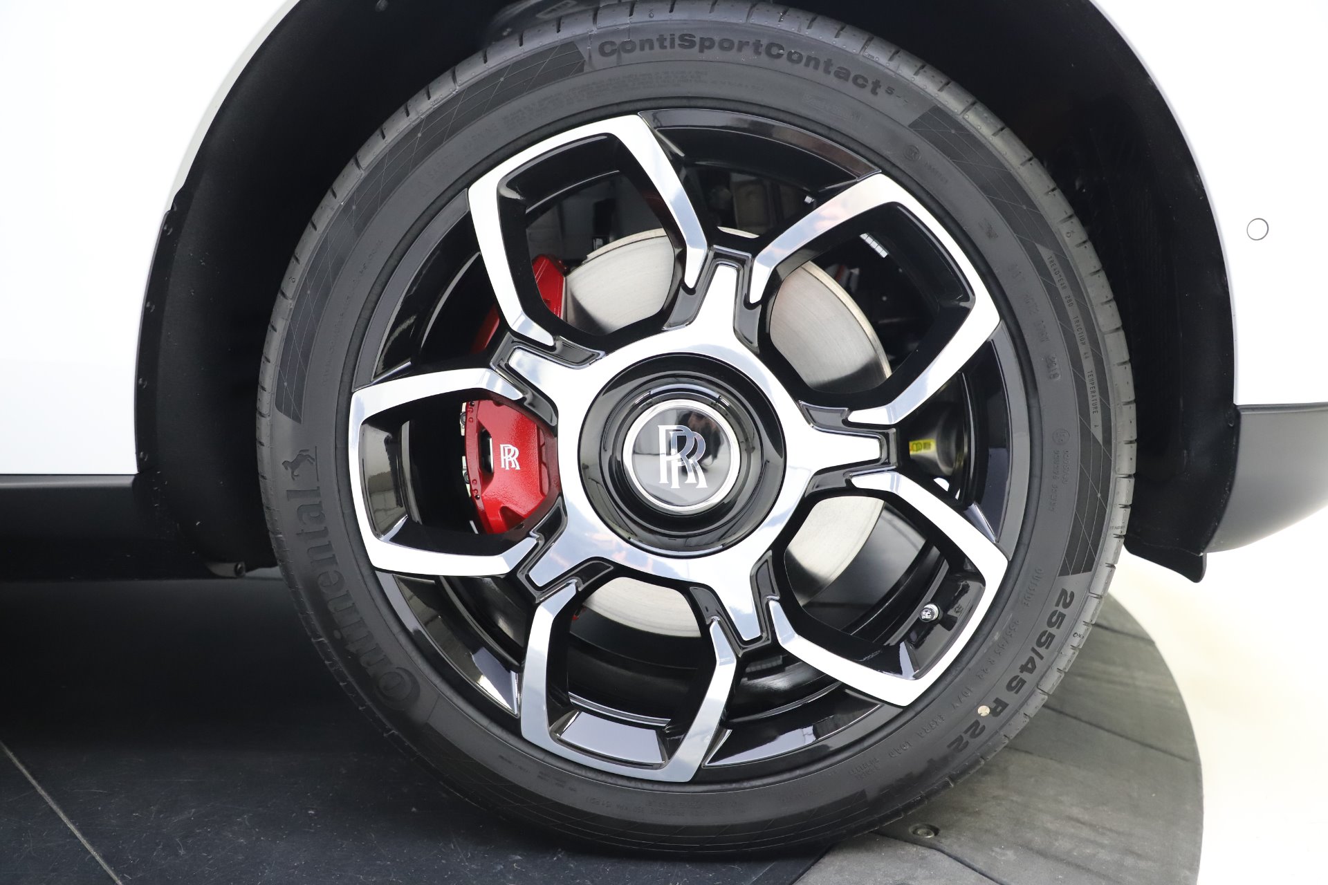 New-2020-Rolls-Royce-Cullinan-Black-Badge