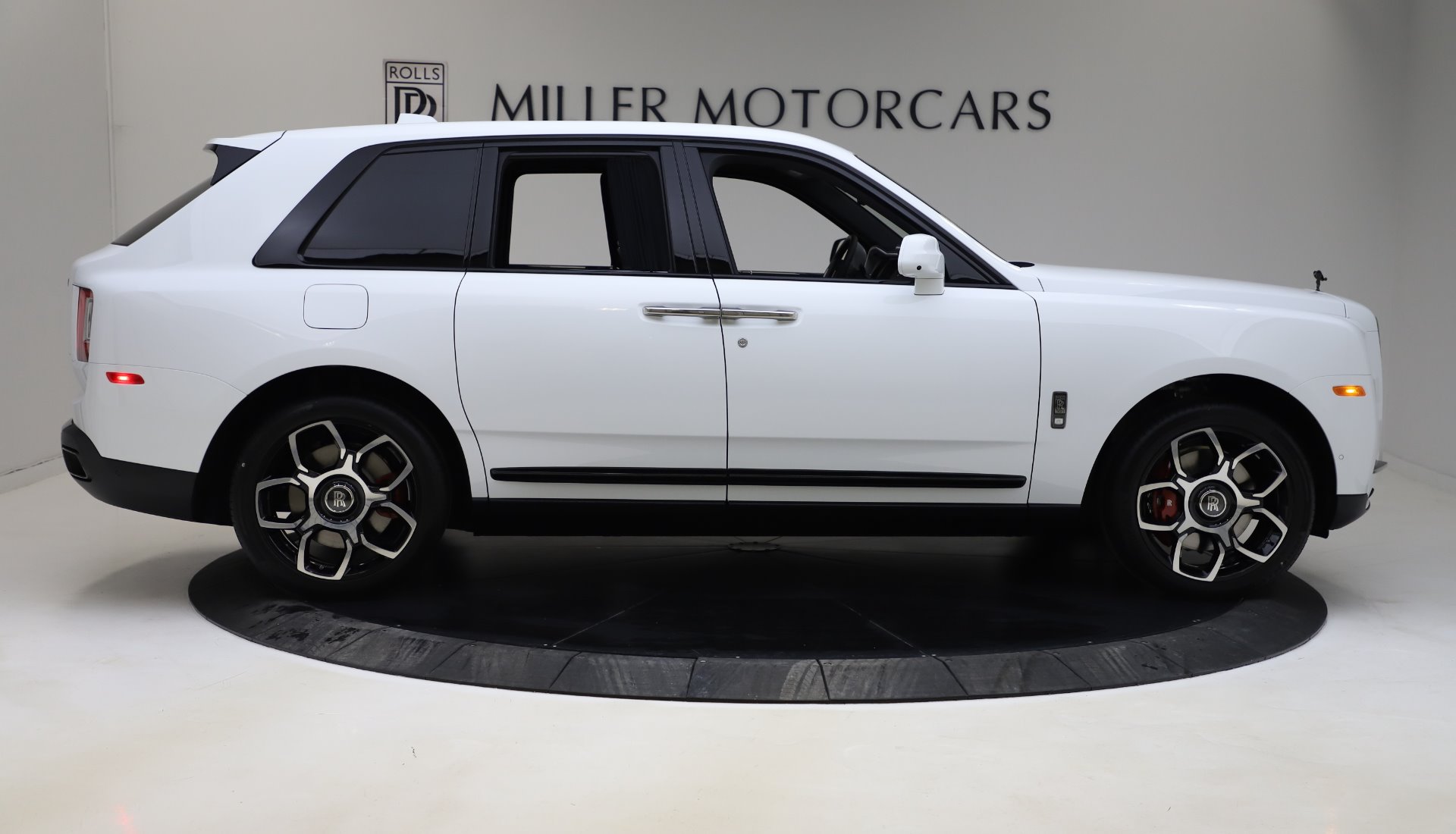New-2020-Rolls-Royce-Cullinan-Black-Badge