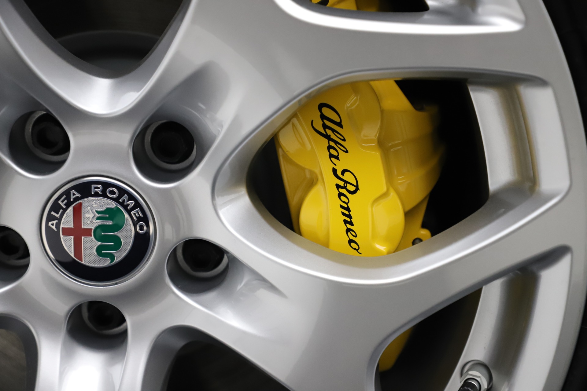 New-2020-Alfa-Romeo-Giulia-Ti-Q4