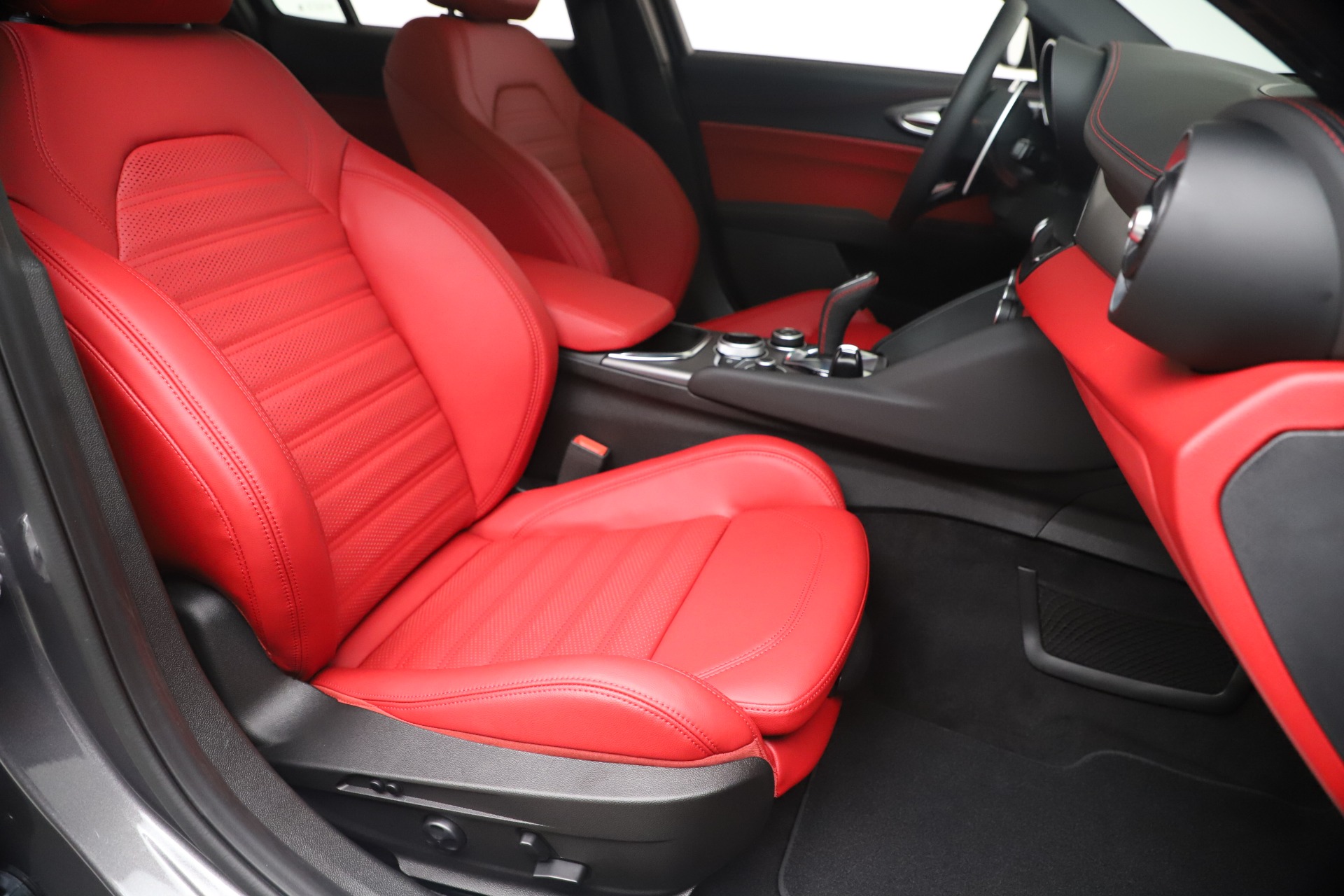 New-2020-Alfa-Romeo-Giulia-Ti-Sport-Q4