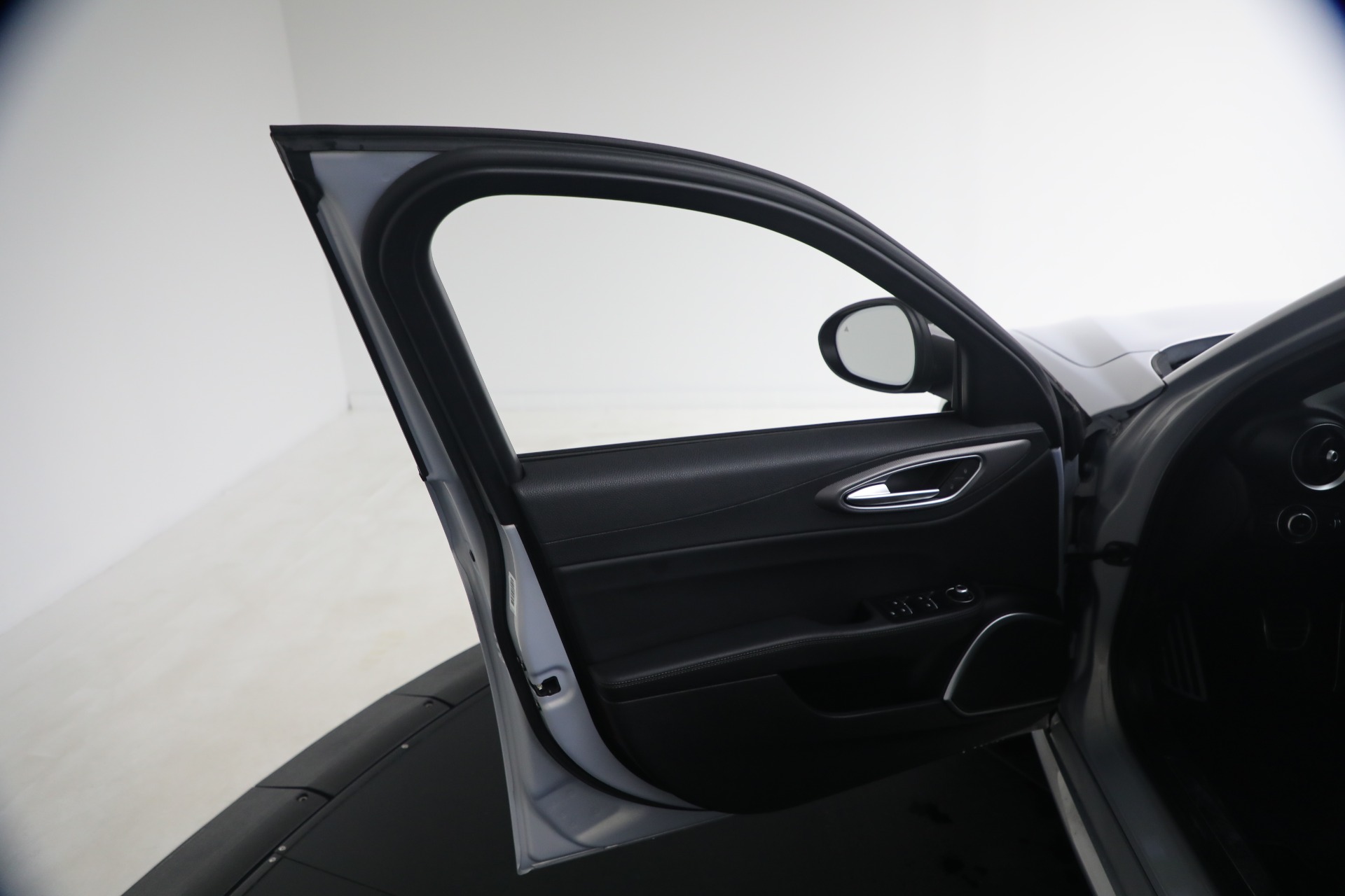 Used-2020-Alfa-Romeo-Giulia-Ti-Sport-Q4