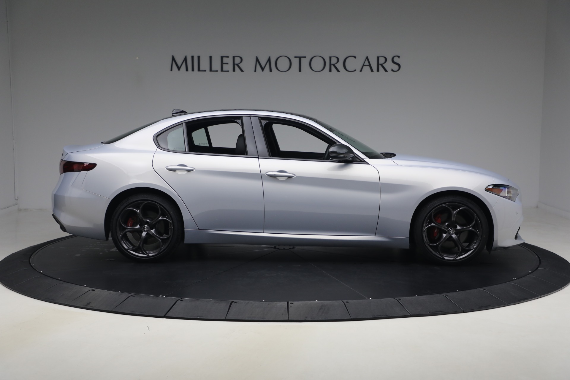 Used-2020-Alfa-Romeo-Giulia-Ti-Sport-Q4